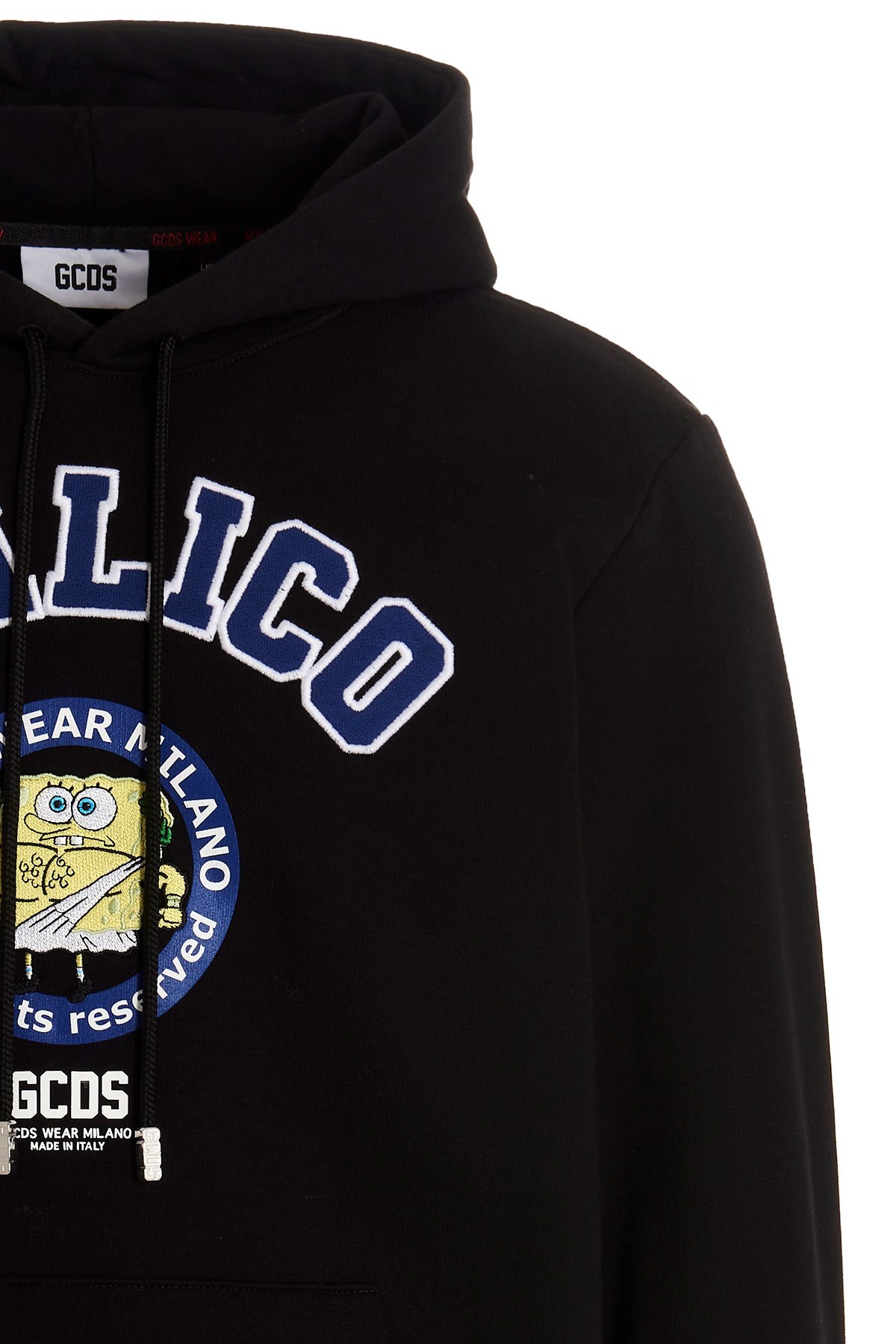 Gcds Graphic Printed Long-sleeved Hoodie In Black
