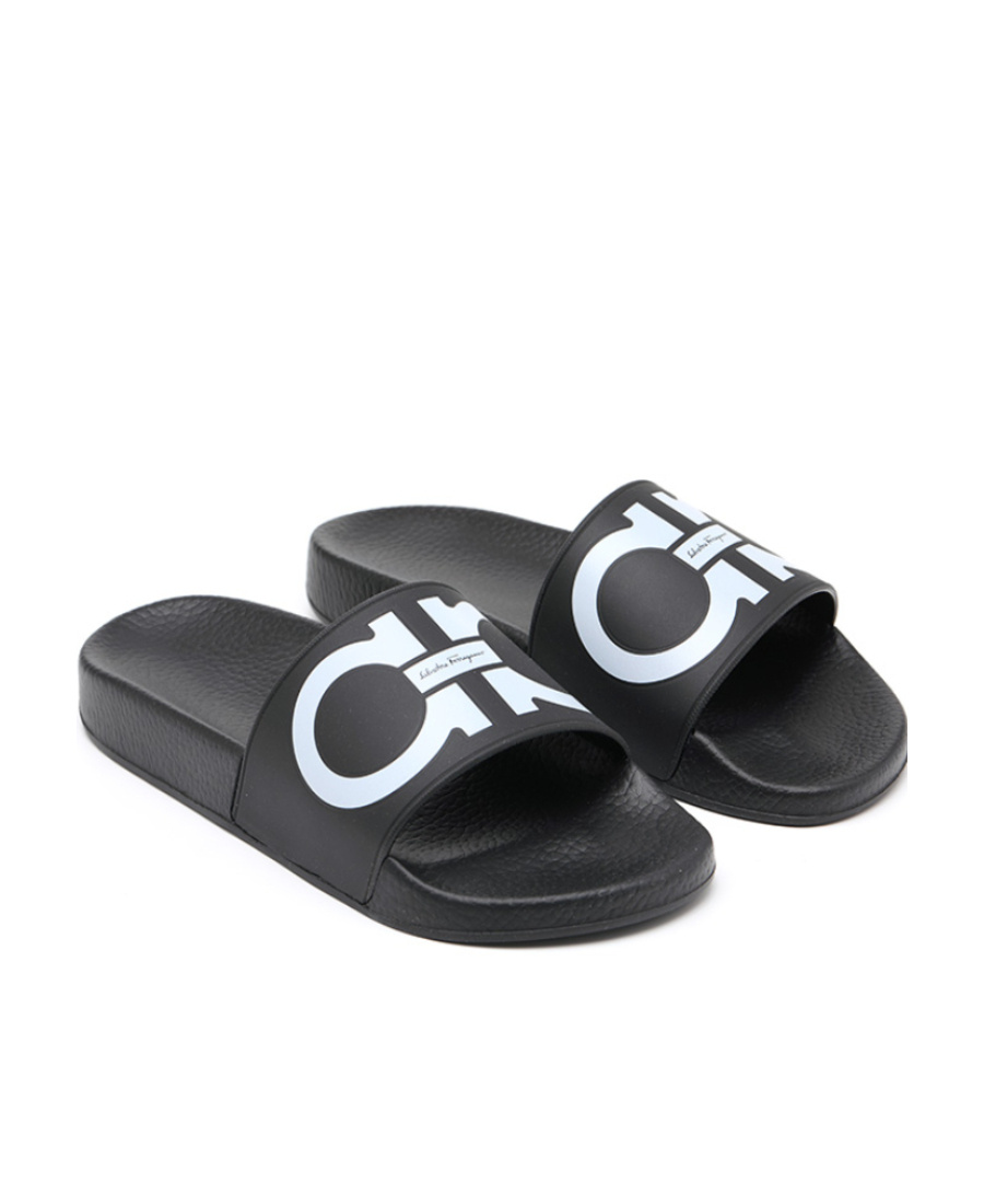 Ferragamo Logo Flip-flops In Black