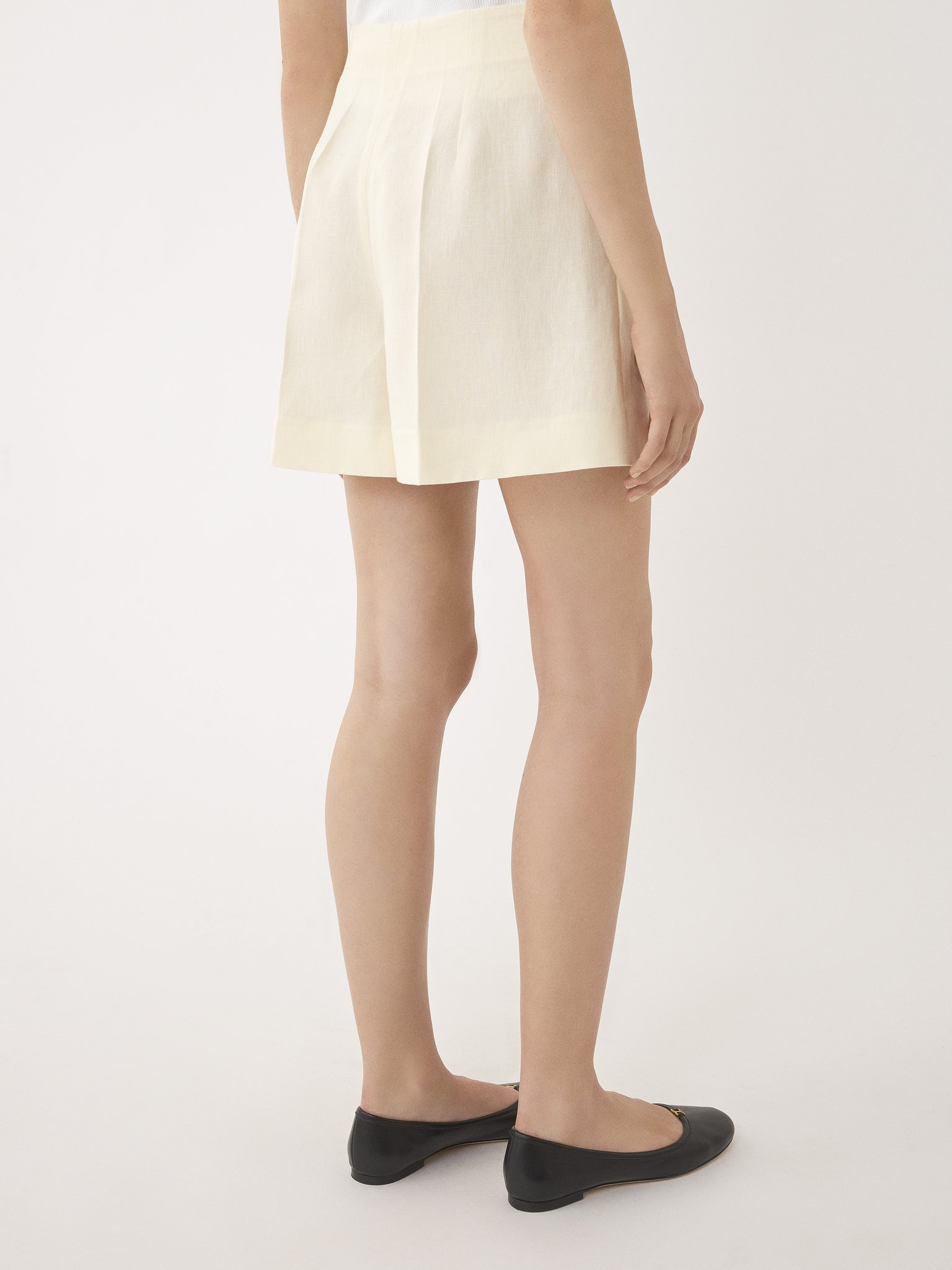 Chloé Bow Detail Linen Shorts Coconut Milk In White