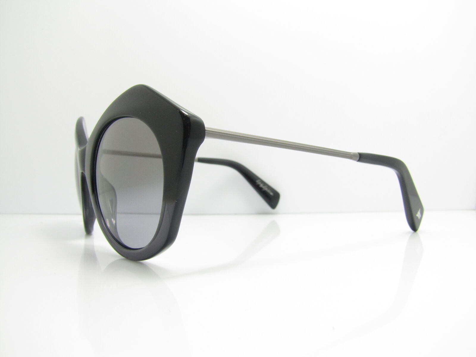 Yohji Yamamoto Irregular Sunglasses In Gray