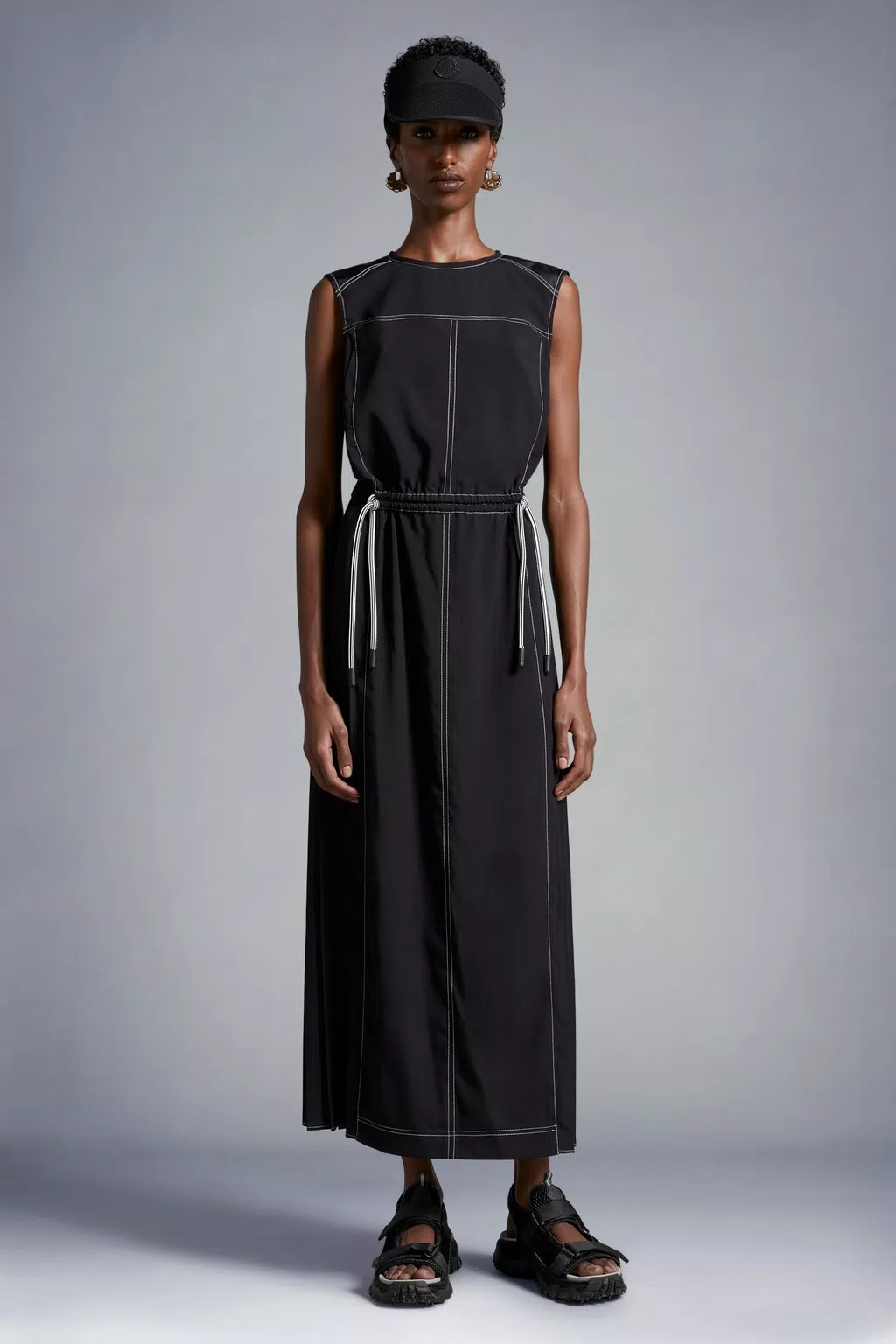 Moncler Draw The Rope To Pull In The Waist Dress In Black