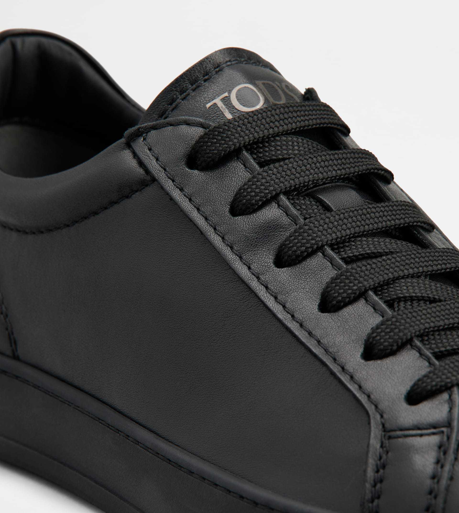 Tod's Rubber Sole Round Toe Low-top Sneakers In Black
