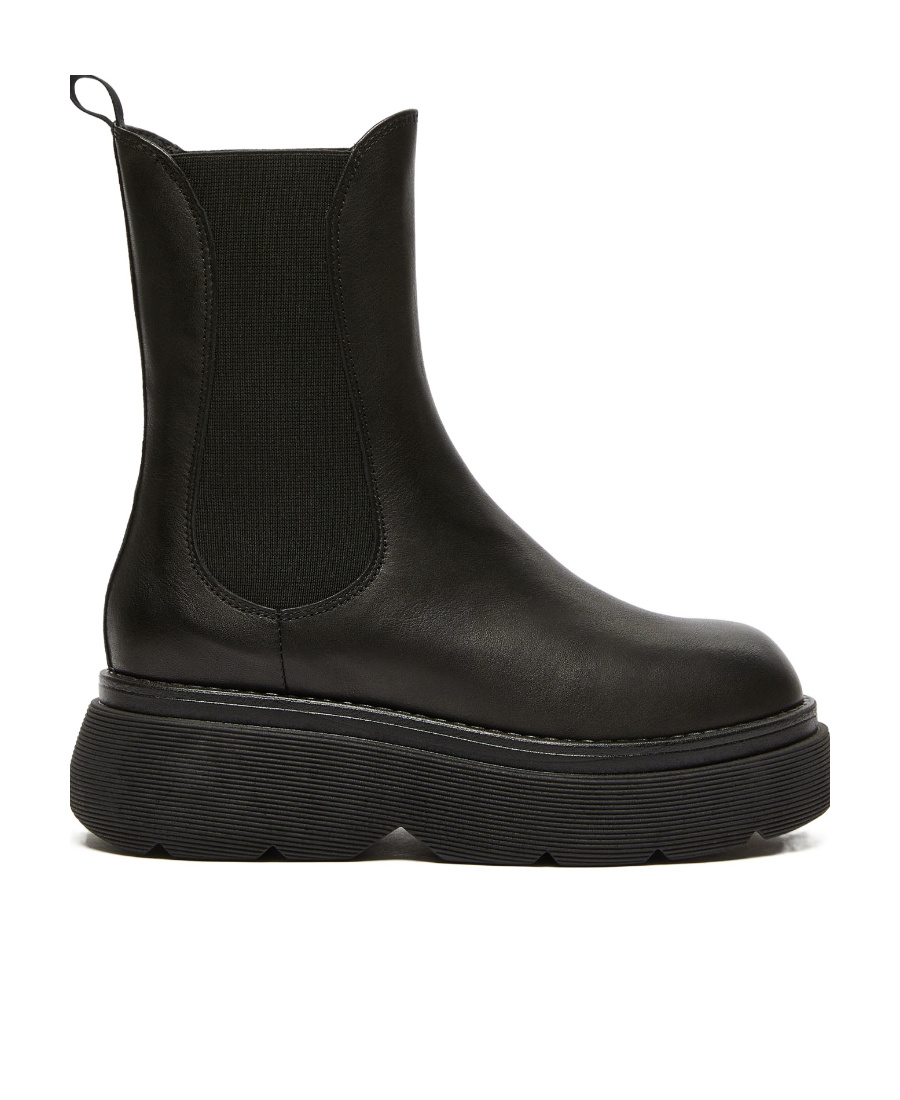 Weekend Max Mara Thick-soled Short Boots In Black