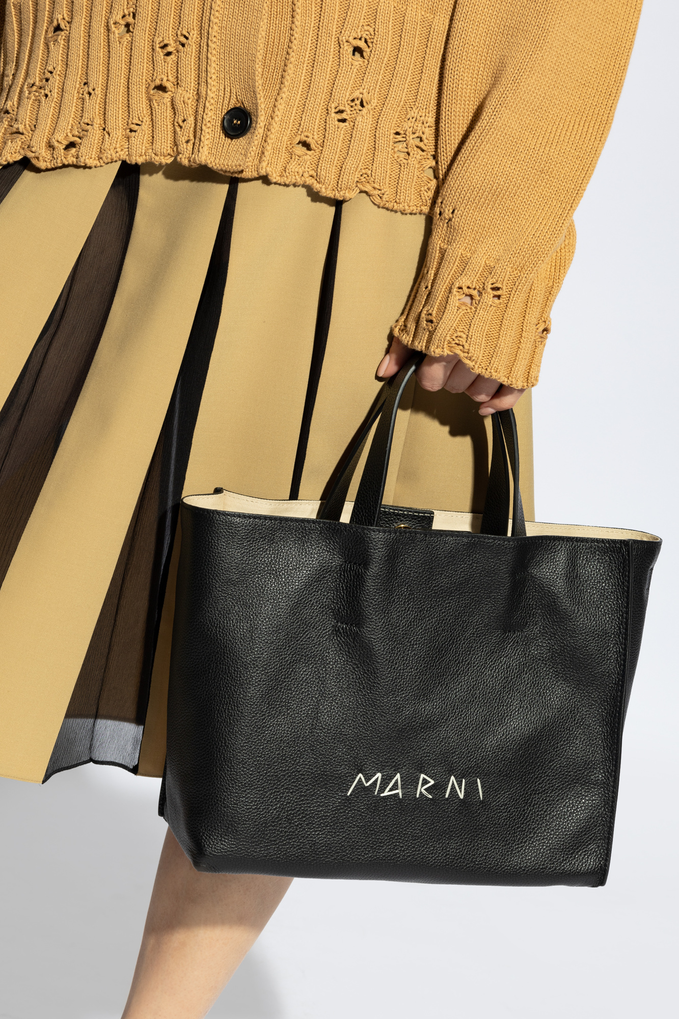 Marni Logo-print Leather Tote Bag In Black