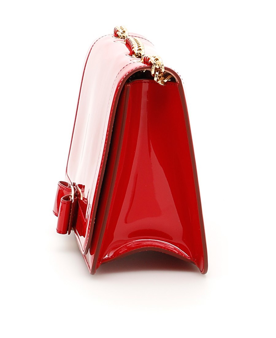Ferragamo Vara Bowknot Shoulder Bag In Red