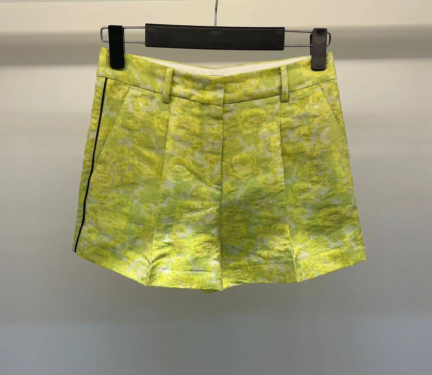 Sportmax Waistband Loop Shorts In Green