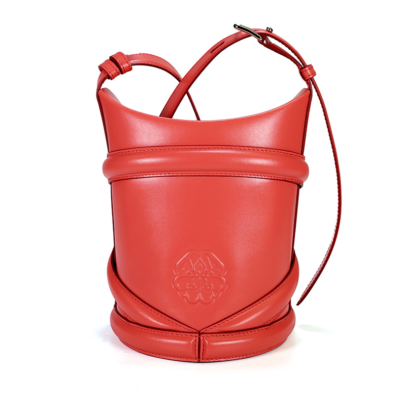 Alexander Mcqueen The Curve Bucket Shoulder Bag In Red