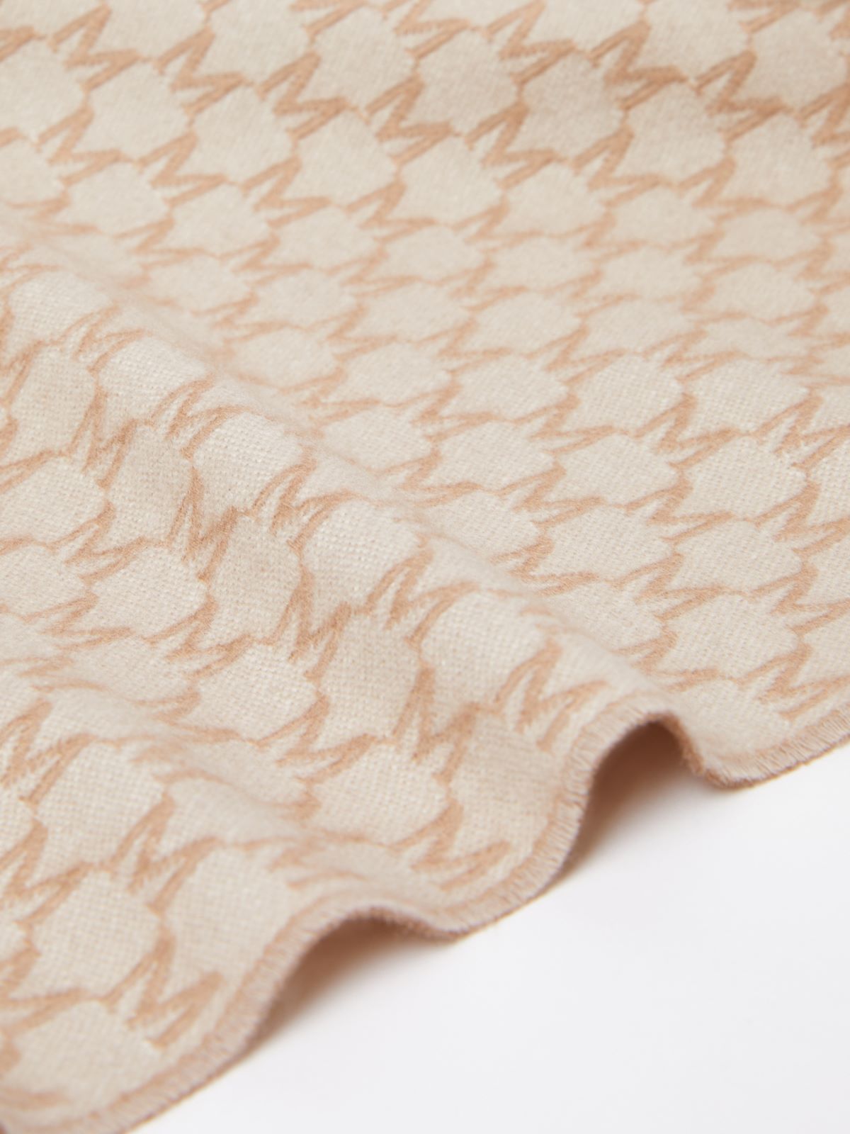 Max Mara Jacquard Wool Shawl In Nude