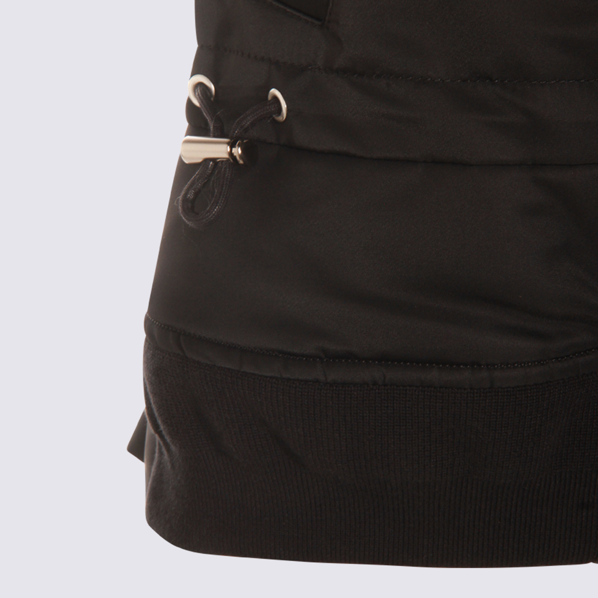 Sacai Zipped Sleeveless Top In Black