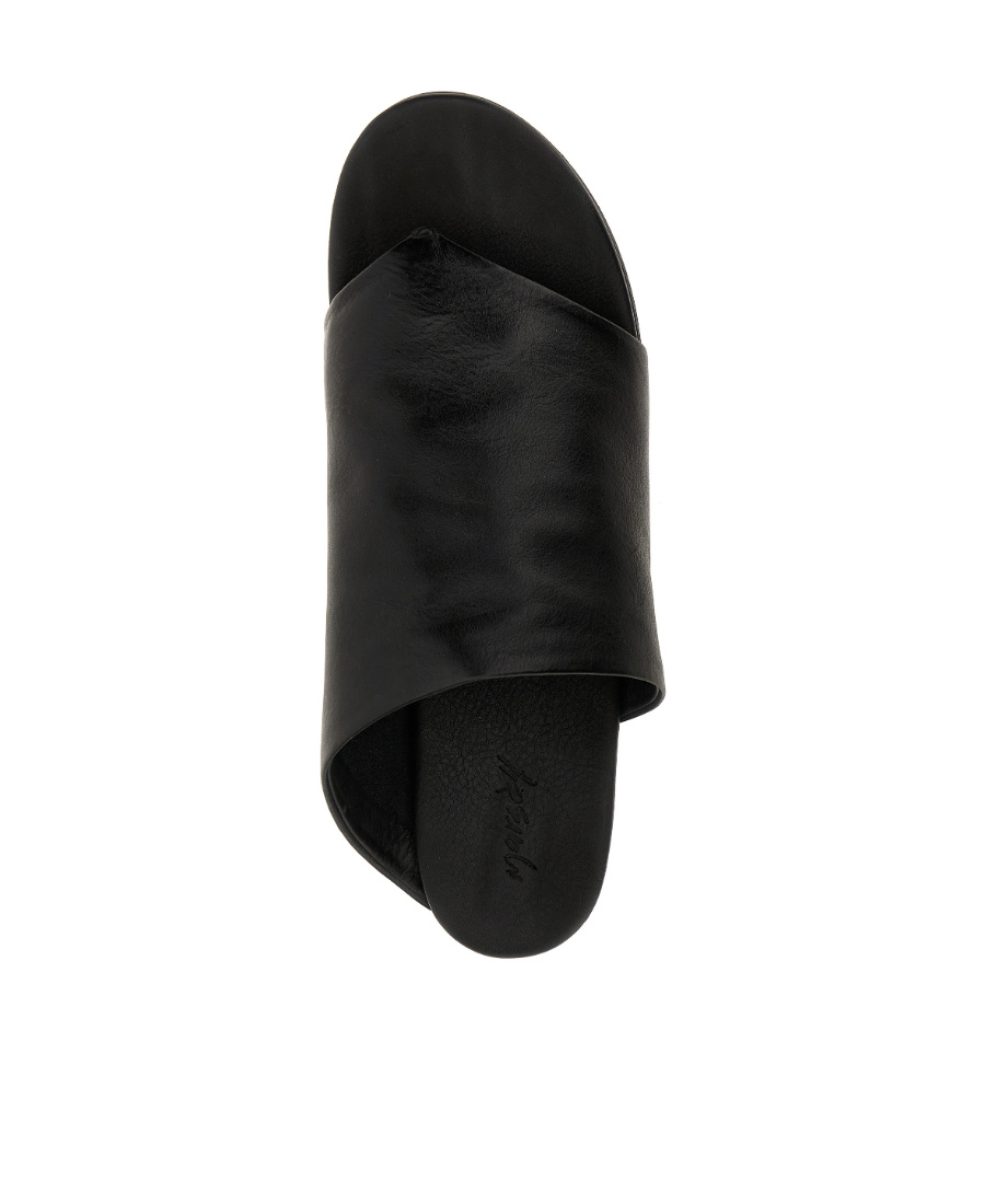 Shop Marsèll Arsella Leather Flip-flops In Black