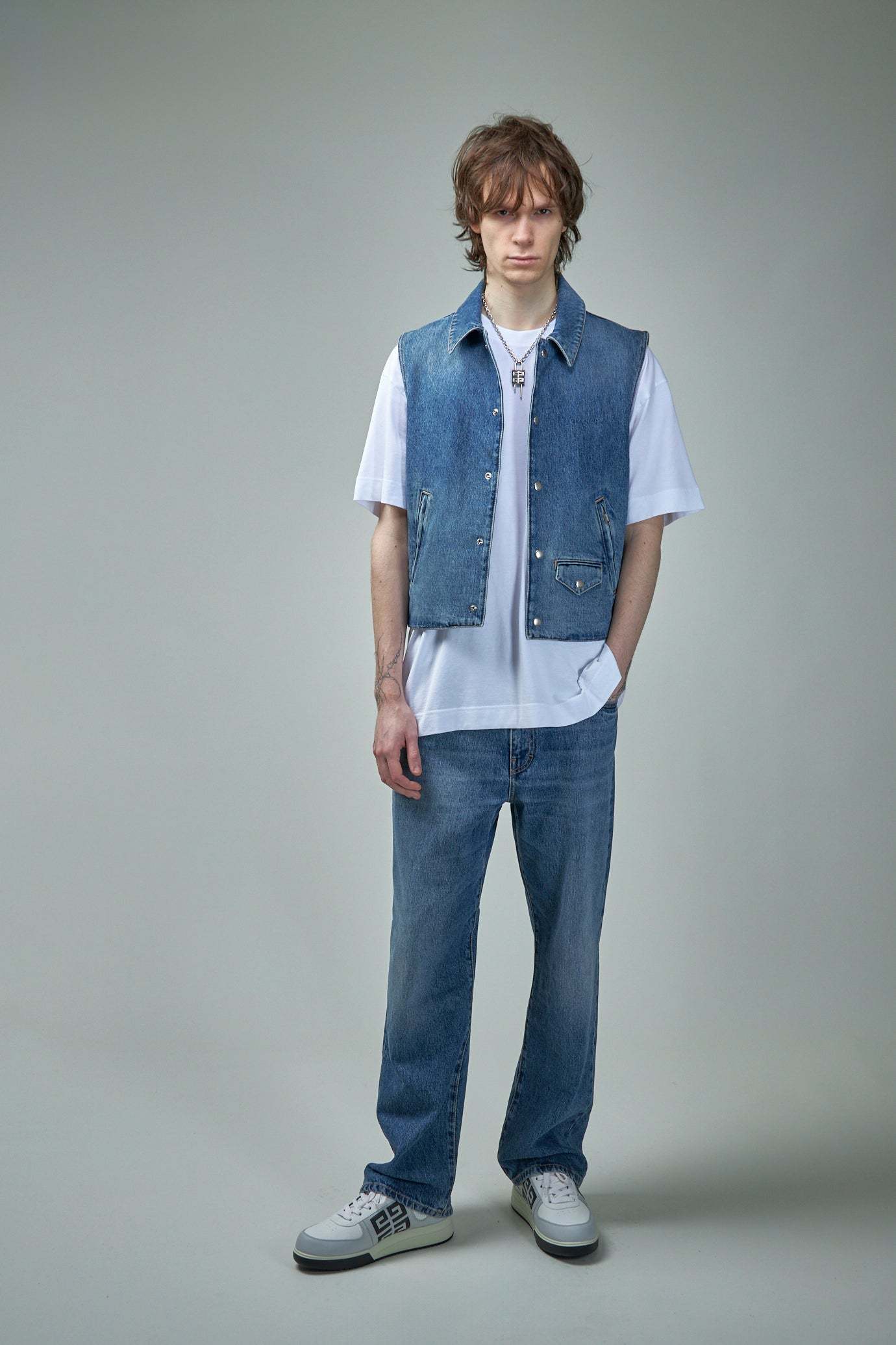 Givenchy Logo Plaque Straight-leg Jeans In Blue