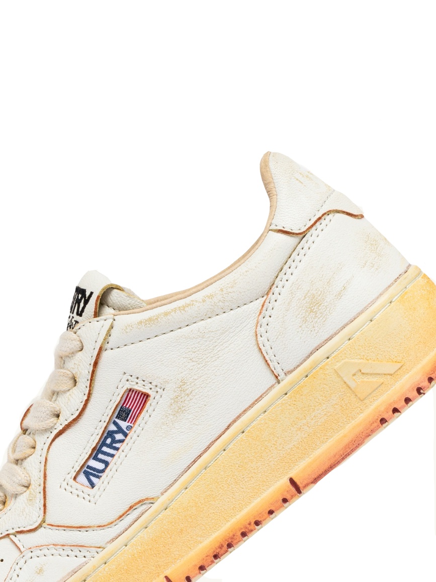 Autry Super Vintage Sneakers In White