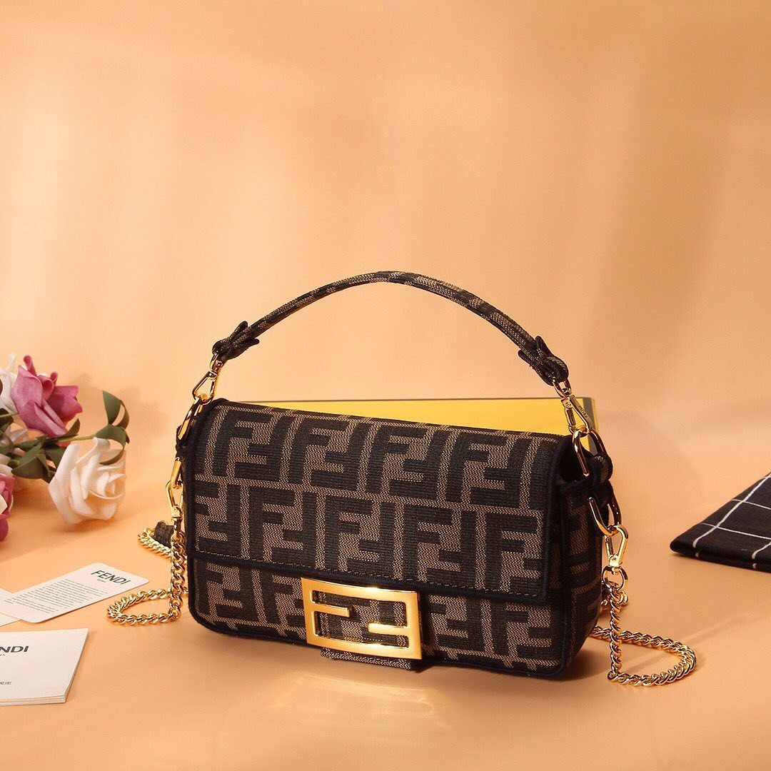 Fendi Baguette Chain Midi Shoulder Bag In Black
