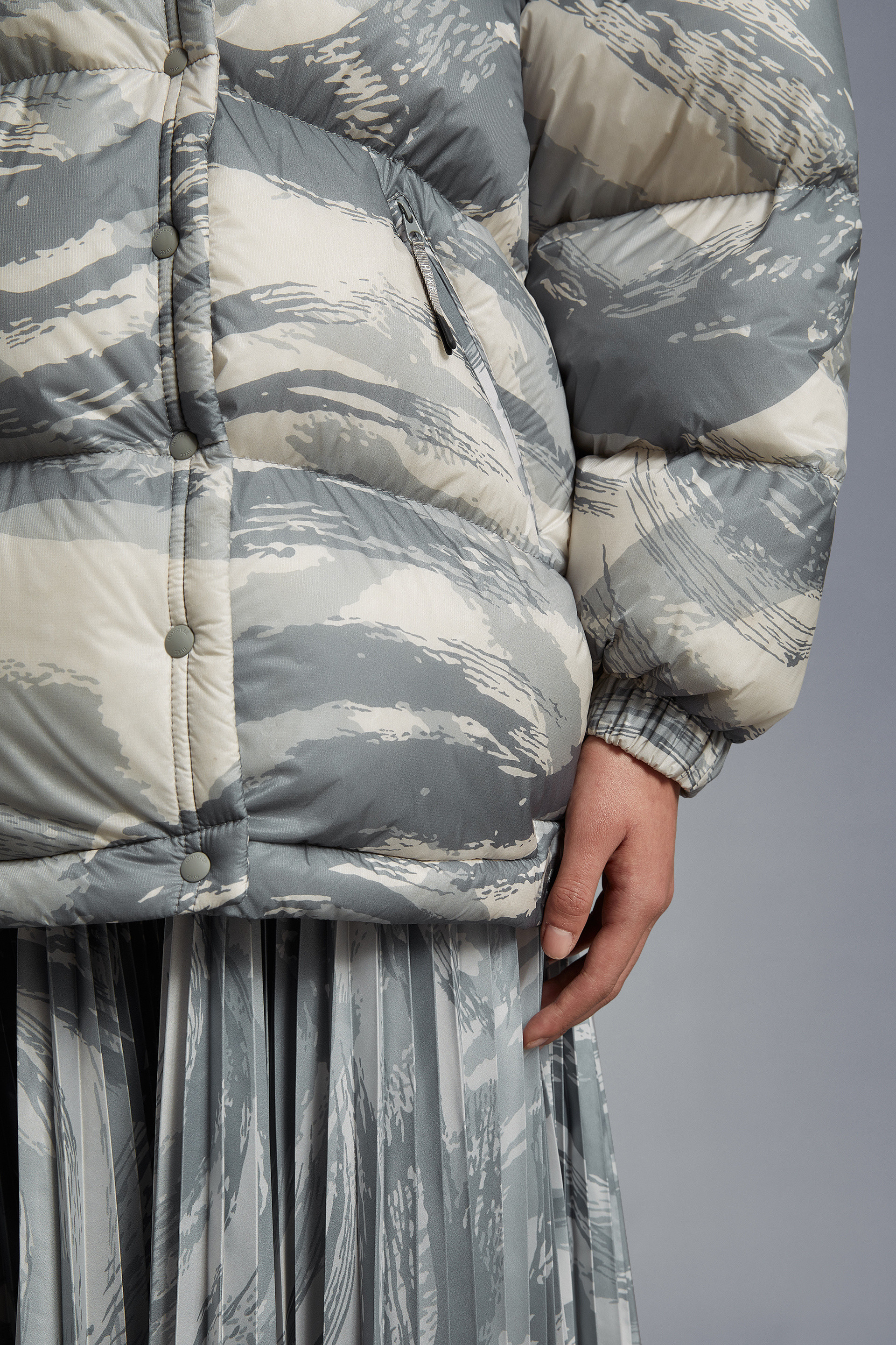 Moncler Galenstockis Short Style Down Jacket In Gray