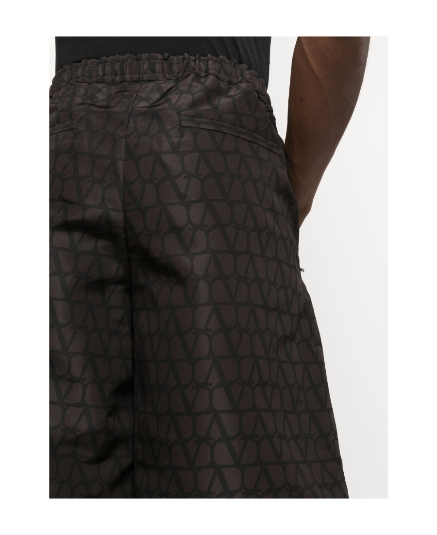 Valentino Iconographic Print Bermuda Shorts In Black