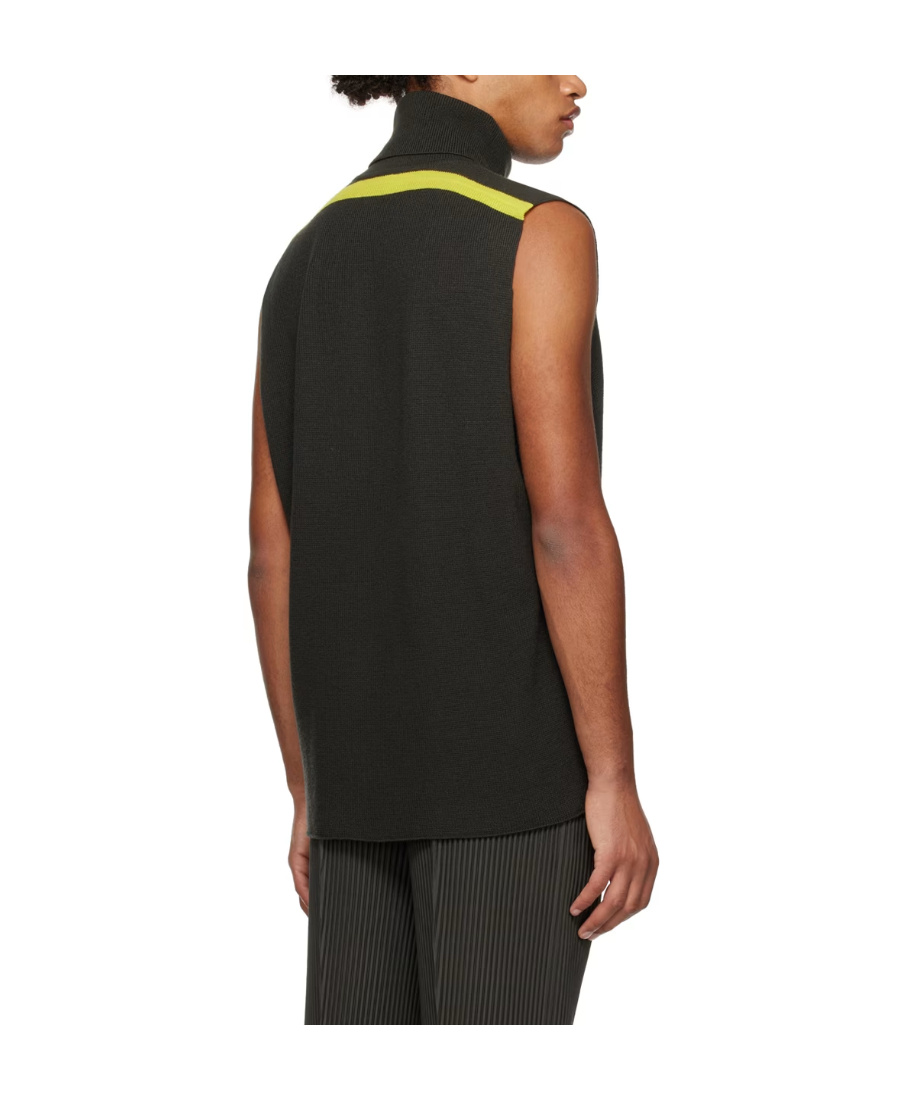 Issey Miyake Wool High-necked Vest In Black