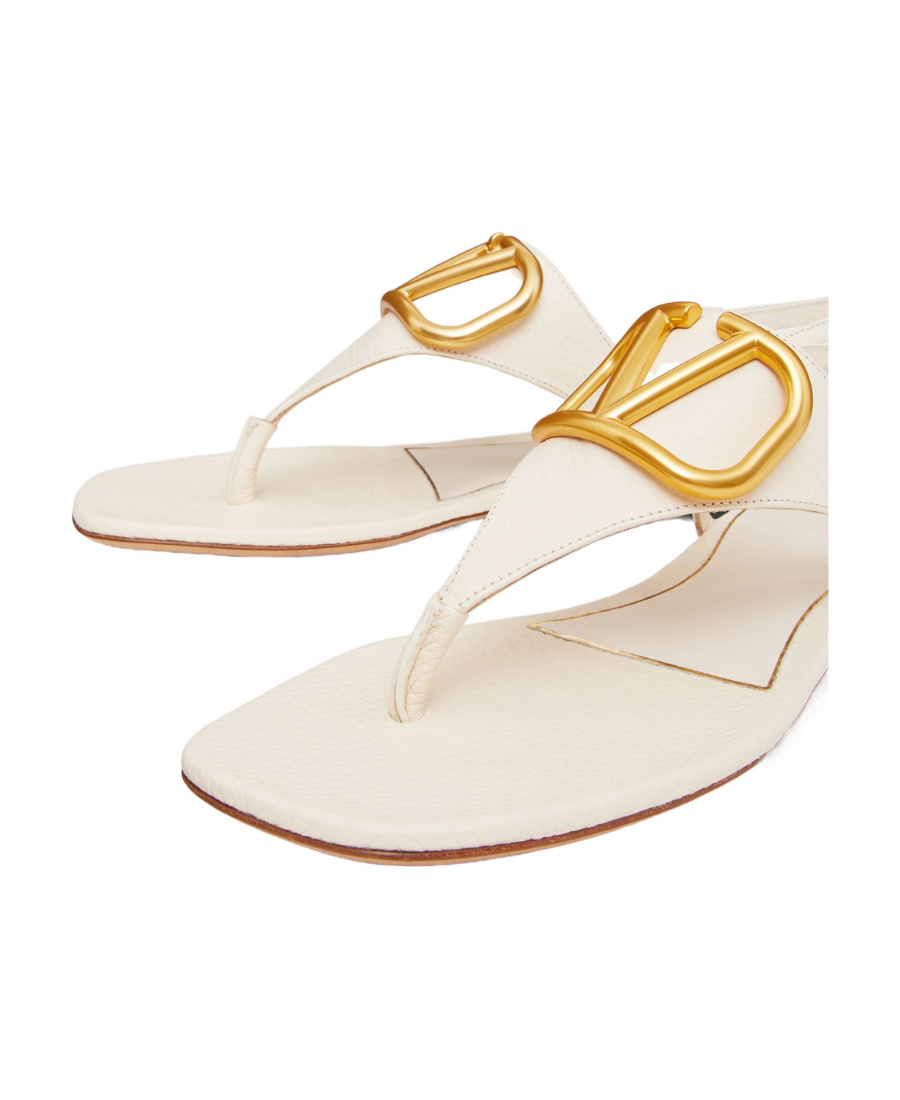 Valentino Garavani Vlogo Signature Sandals With Textured Leather Finish And Gold-tone Detail In Nude