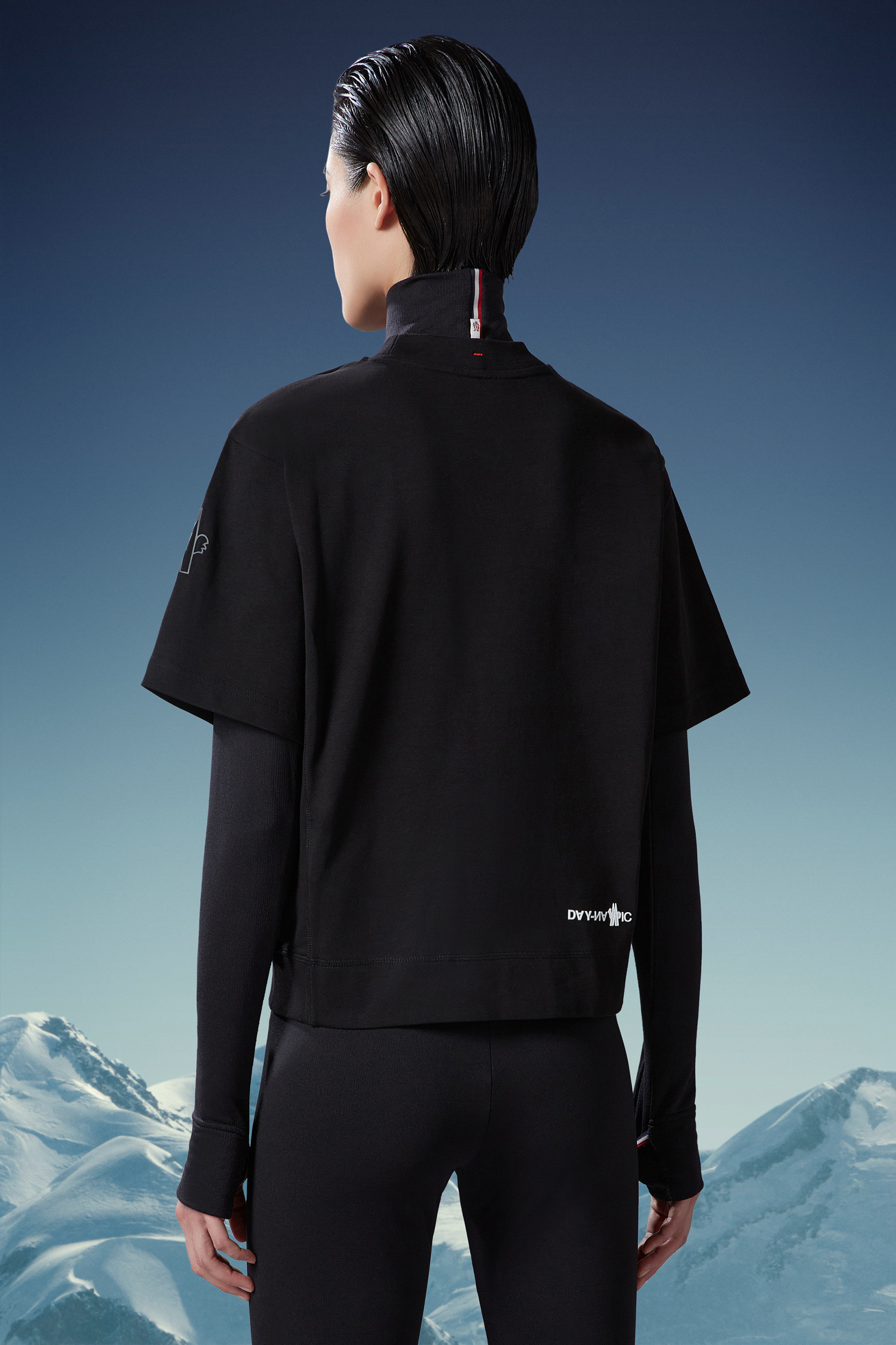Moncler Grenoble Logo Printed Crewneck T-shirt In Black