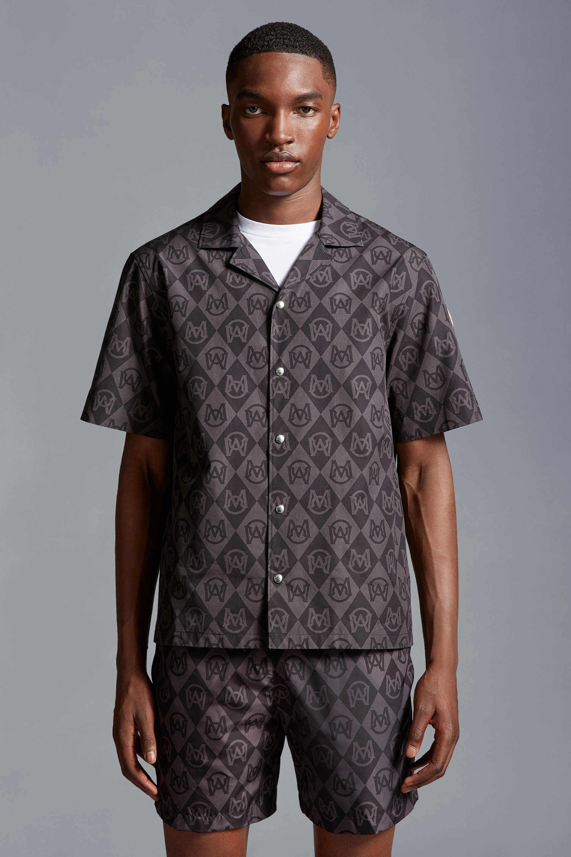 Moncler Short-sleeve Geometric-pattern Shirt In Black