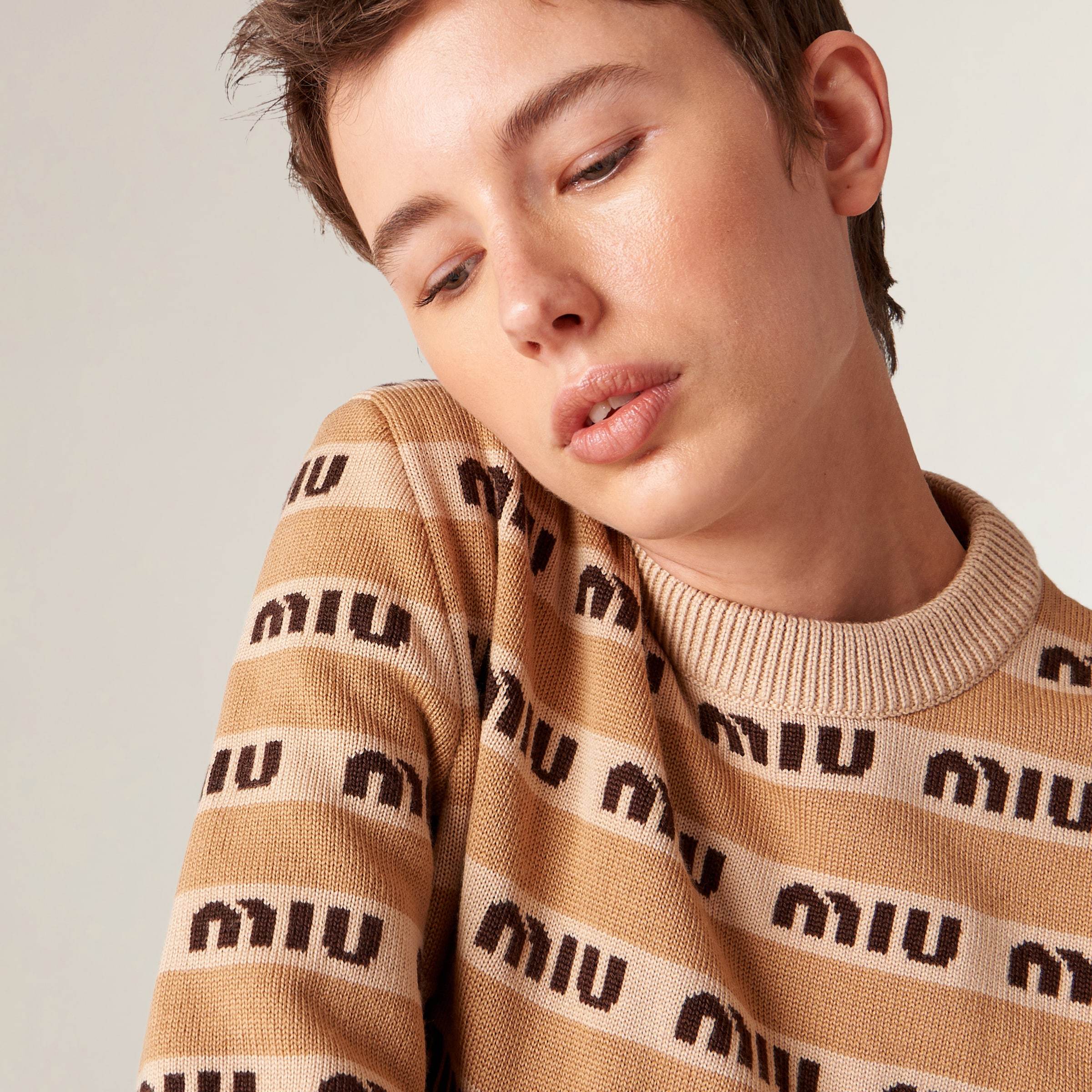 Miu Miu Logo-intarsia Short-sleeve Wool Sweater In Nude