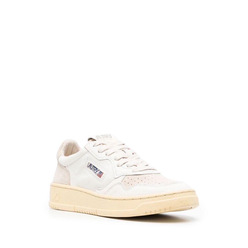 Autry Low Top Sneakers In Calf Leather And Suede In White