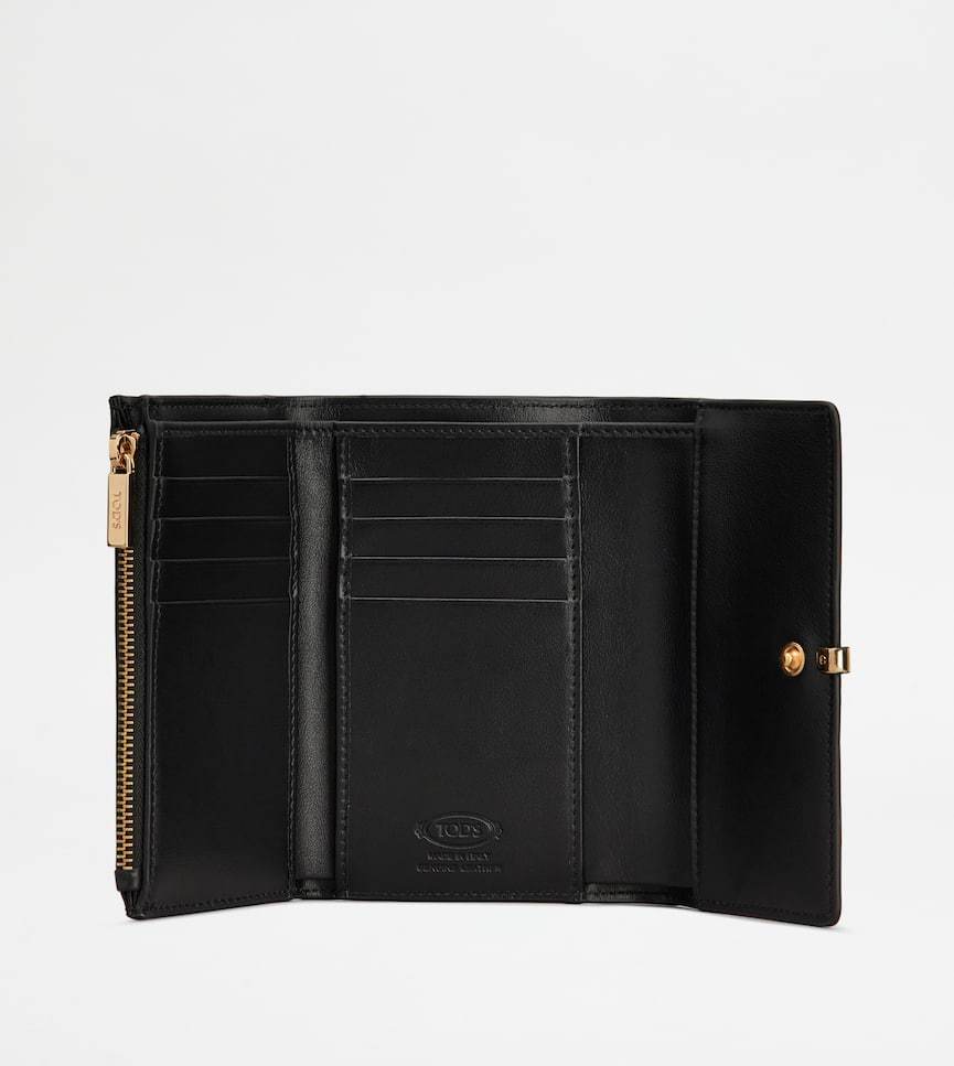 Tod's Logo Engraved Tri-fold Wallet In Black