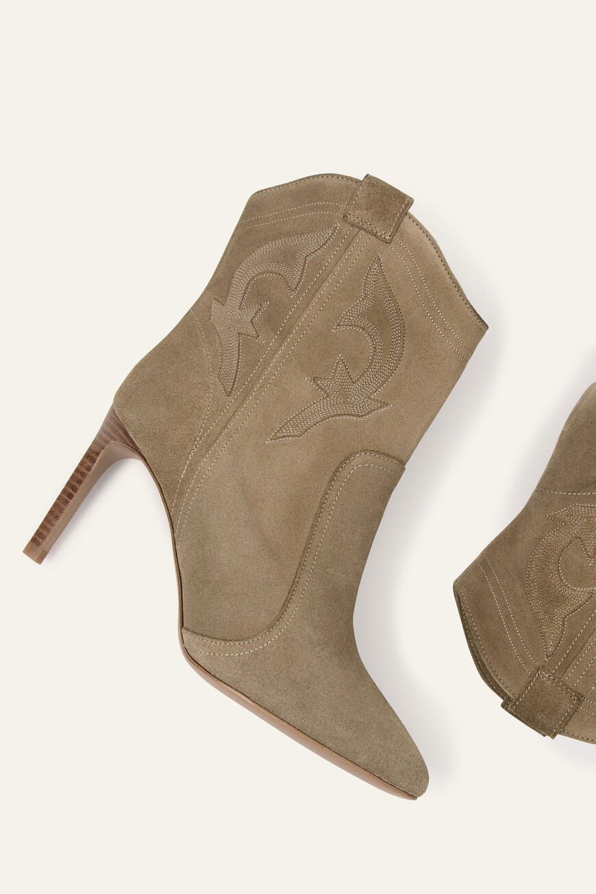 Bash Pointed Short Boots In Brown