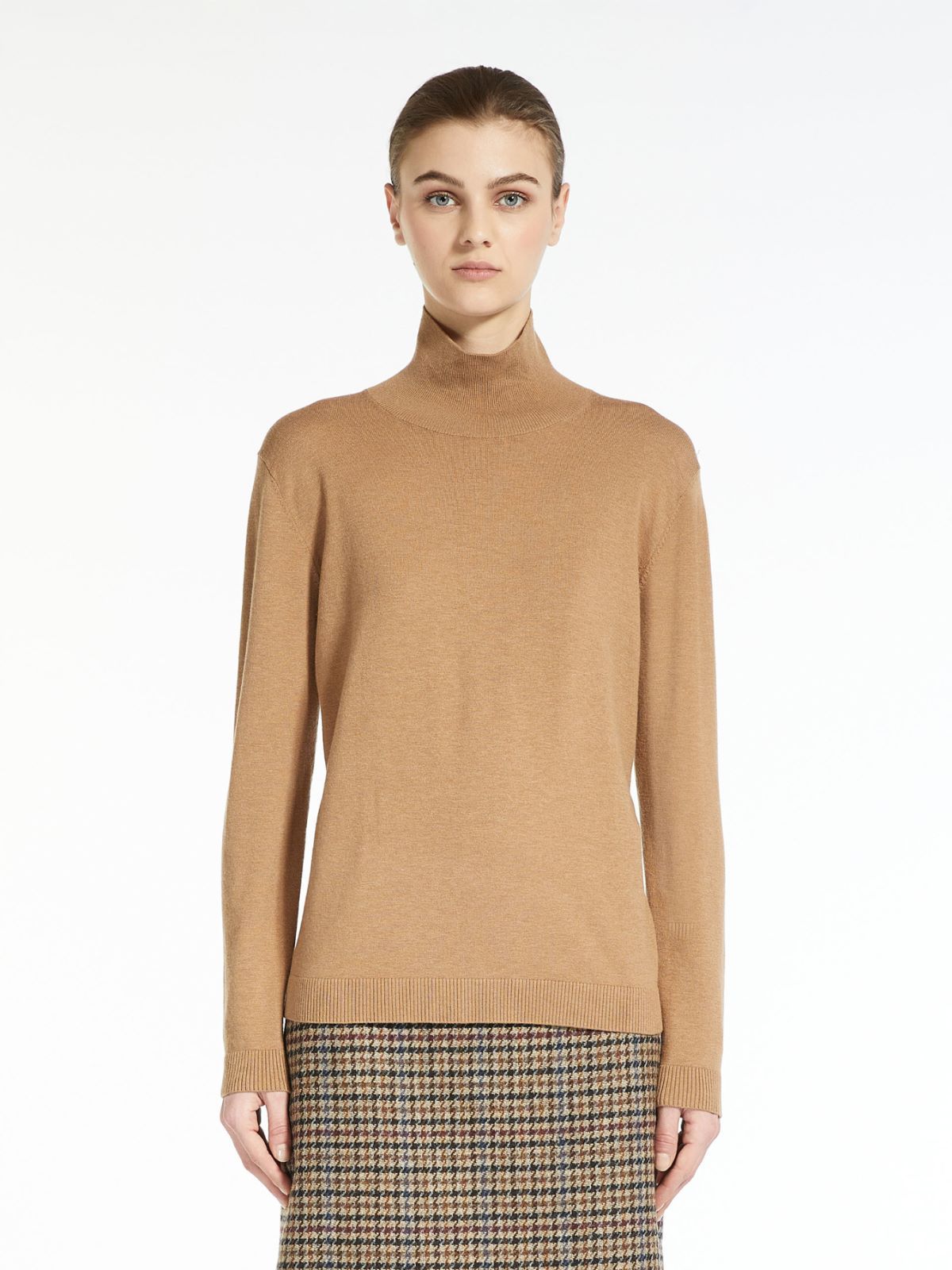 Weekend Max Mara Long-sleeved Wool Sweater In Nude
