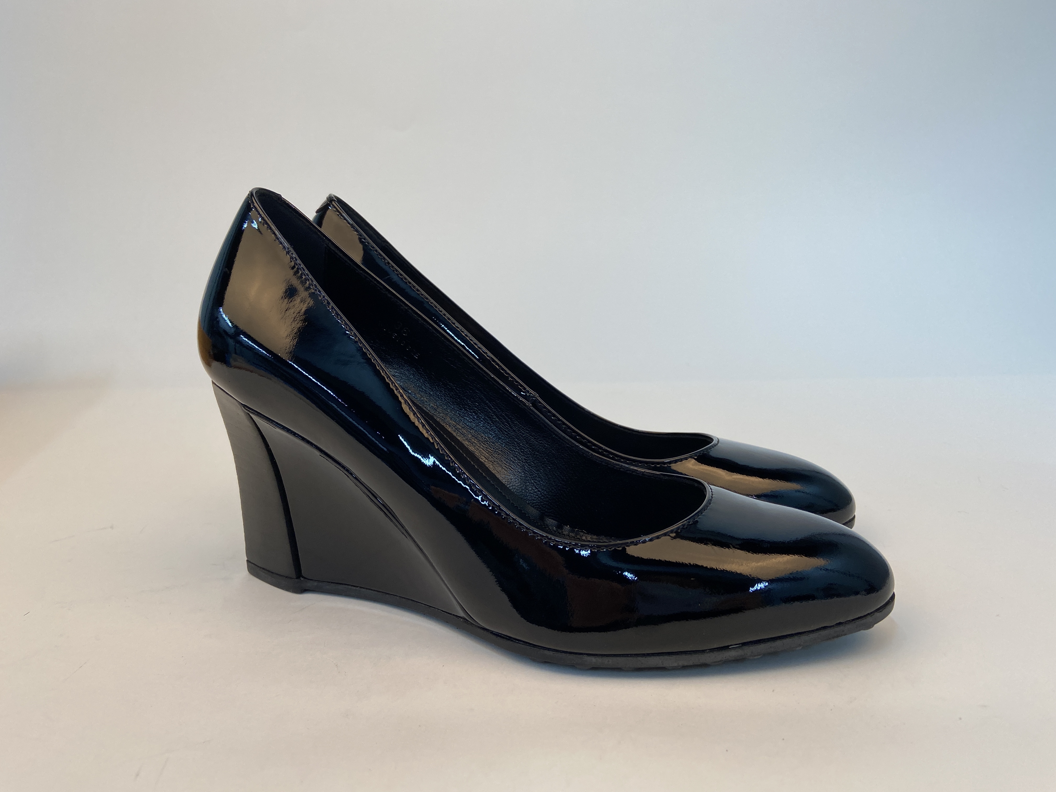 Tod's Round Head Heels In Black