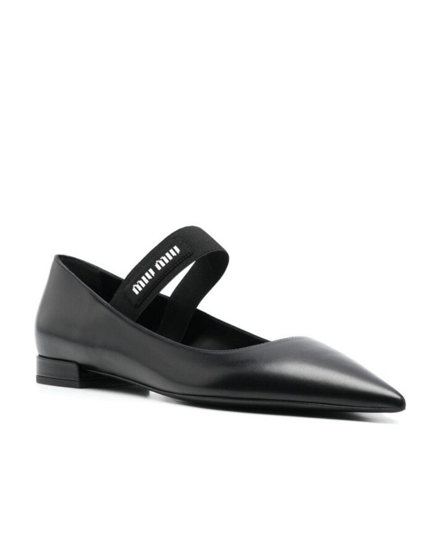 Miu Miu Pointed Flat Shoes In Black
