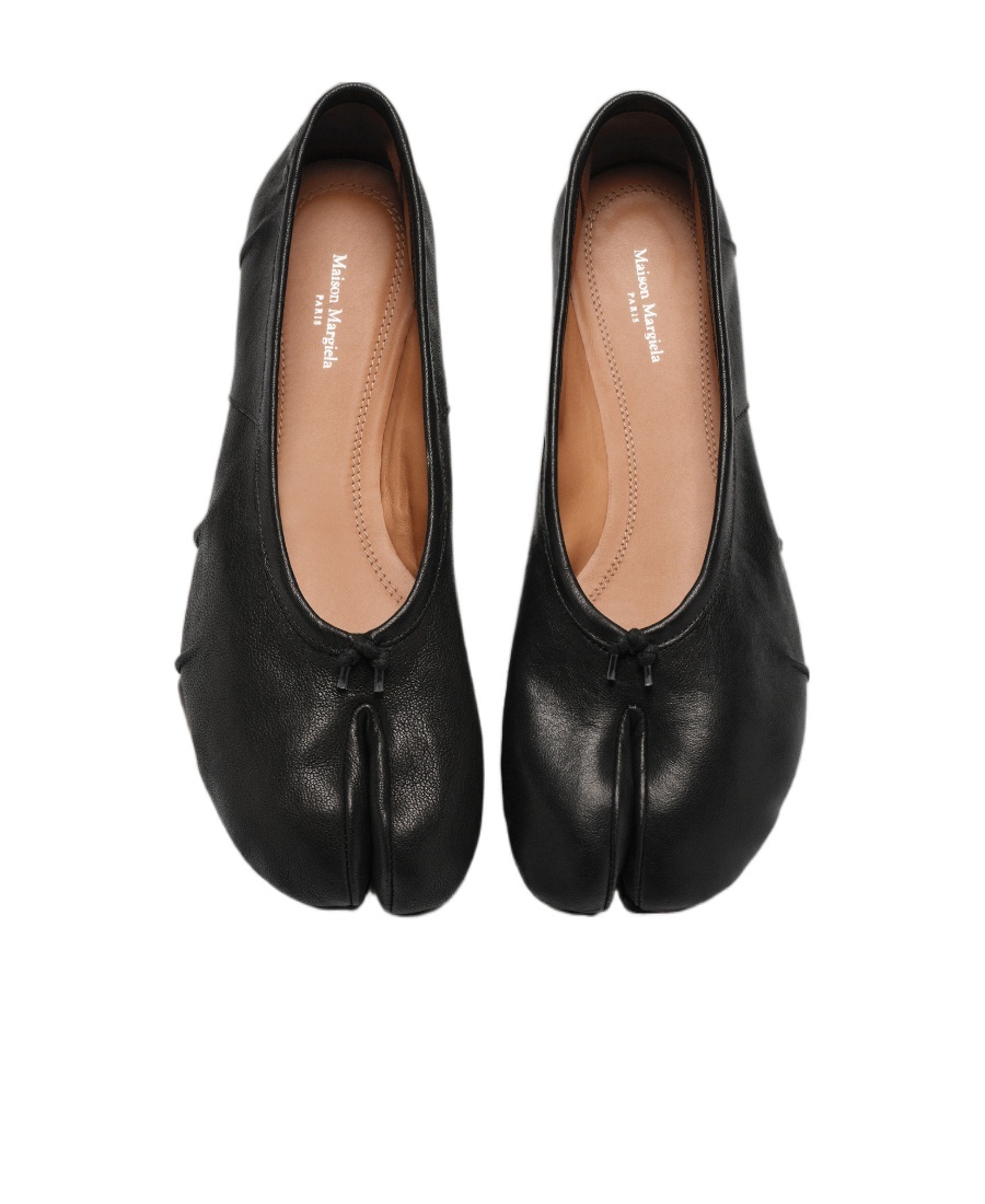 Maison Margiela Split-toe Minimalist Flat Shoes With Bow Accent In Black