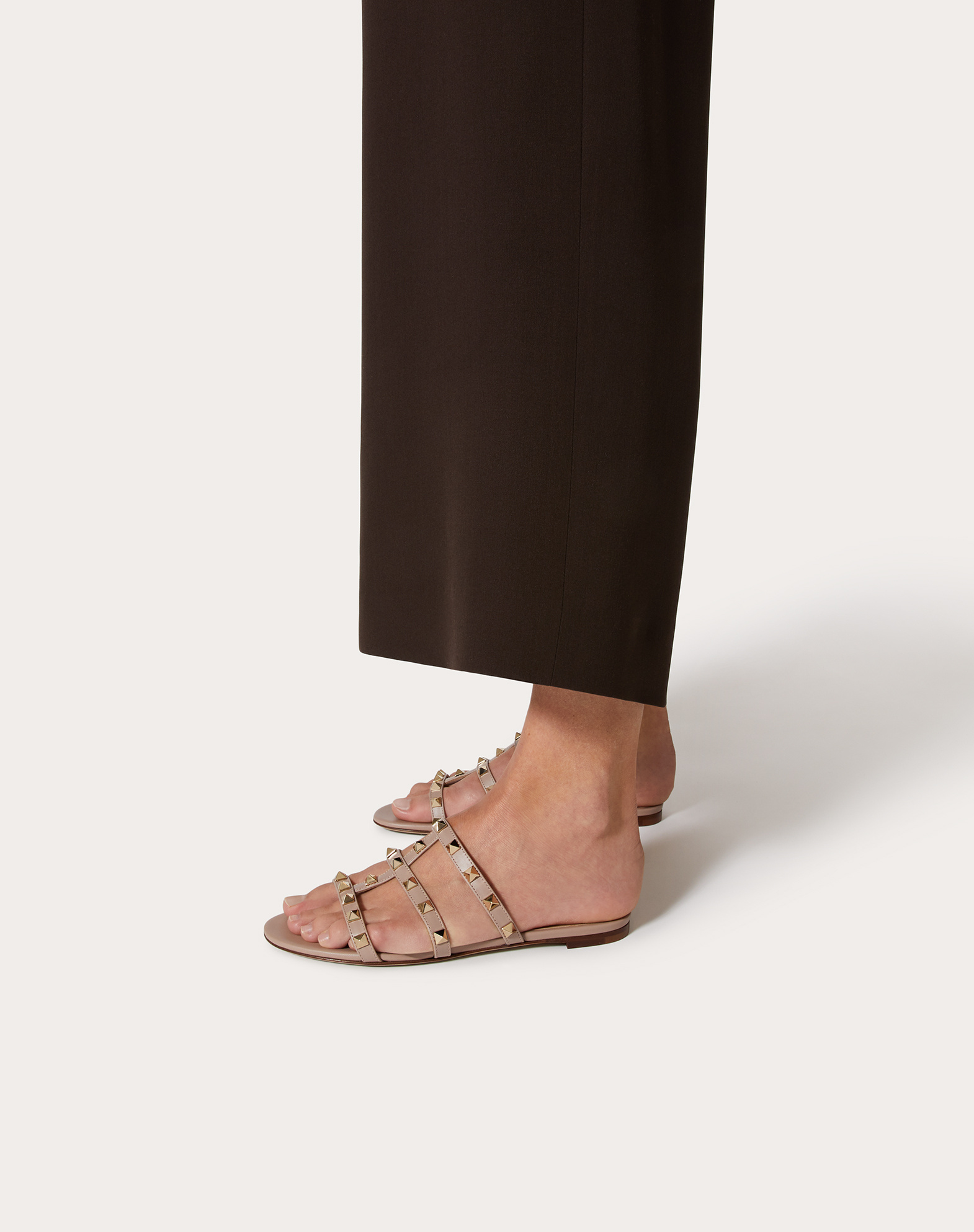 Valentino Rockstud Caged Calfskin Flat Sandals In Nude