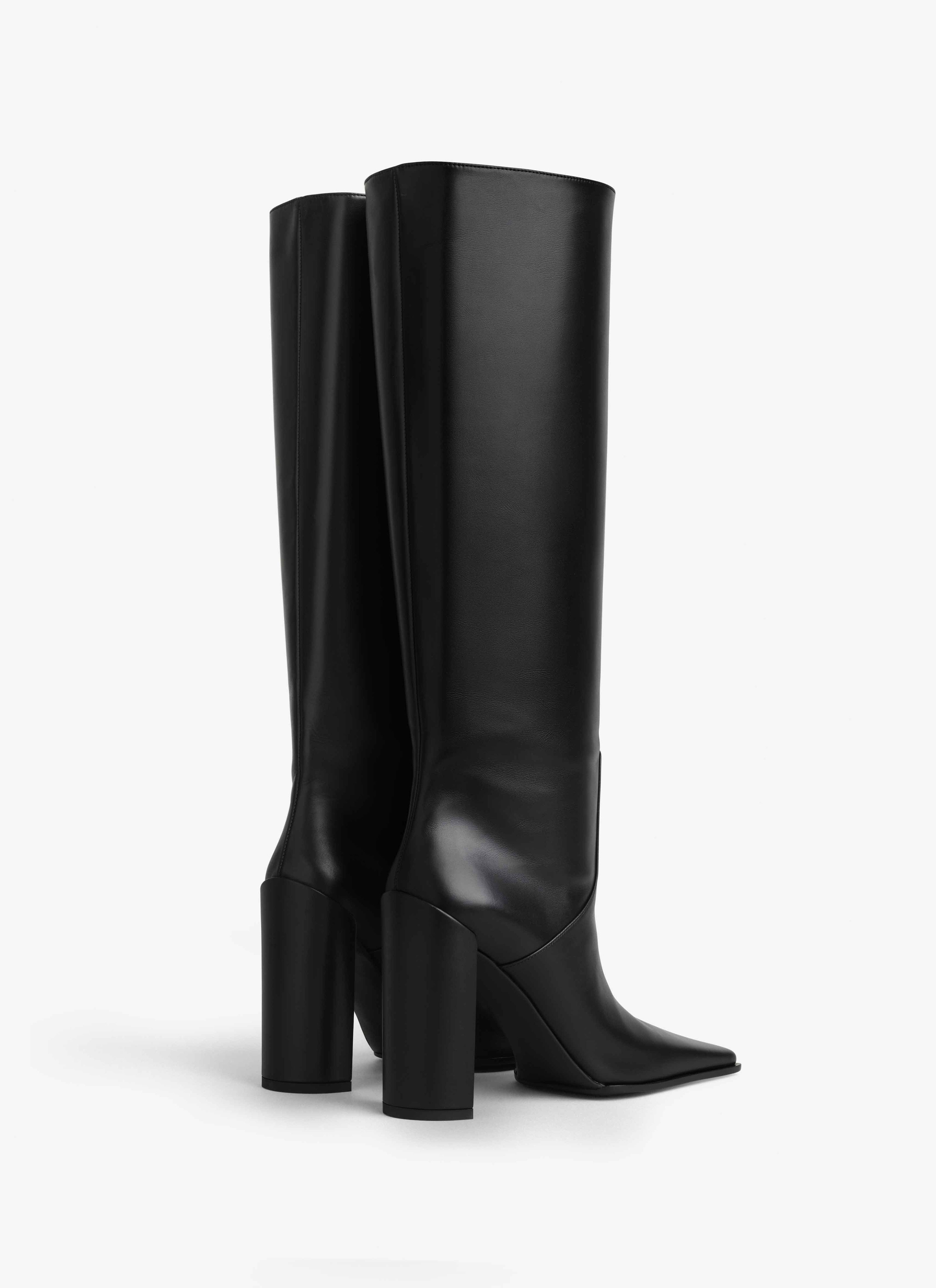 Alaïa Square-toed Boots In Black
