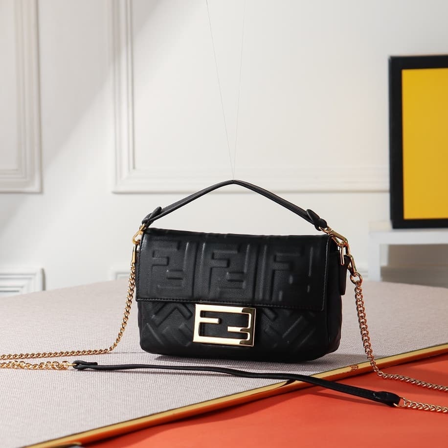 Fendi Baguette Shoulder Bag In Black