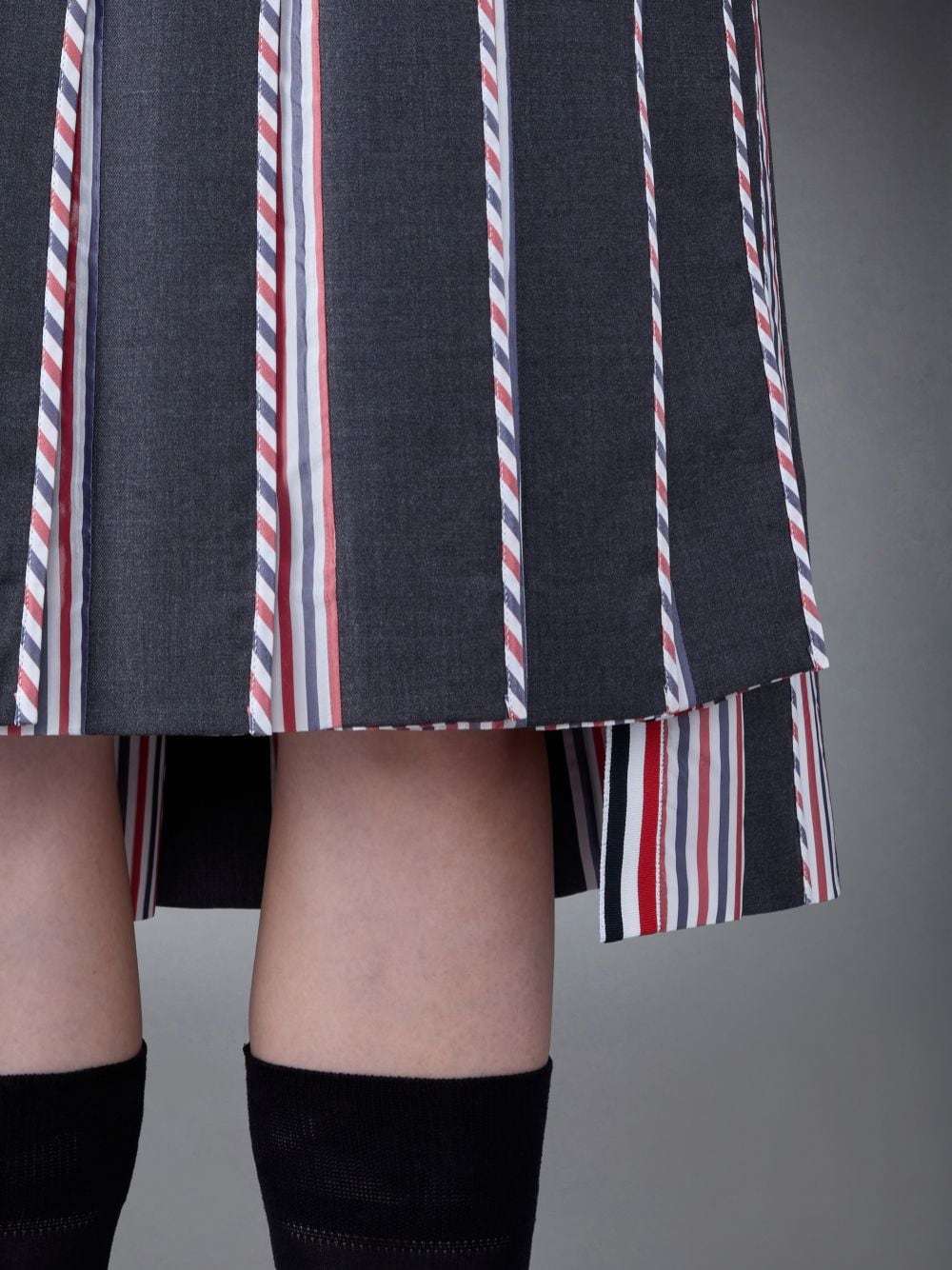 Thom Browne Rwb-print Pleated Midi Skirt In Black