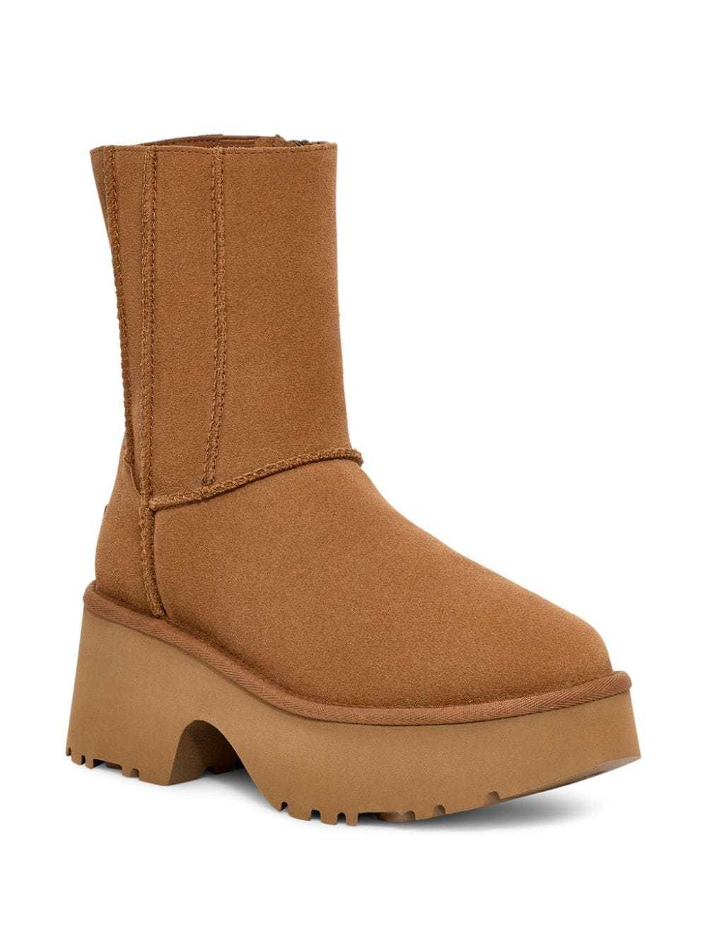 UGG LOGO SHORT BOOTS 