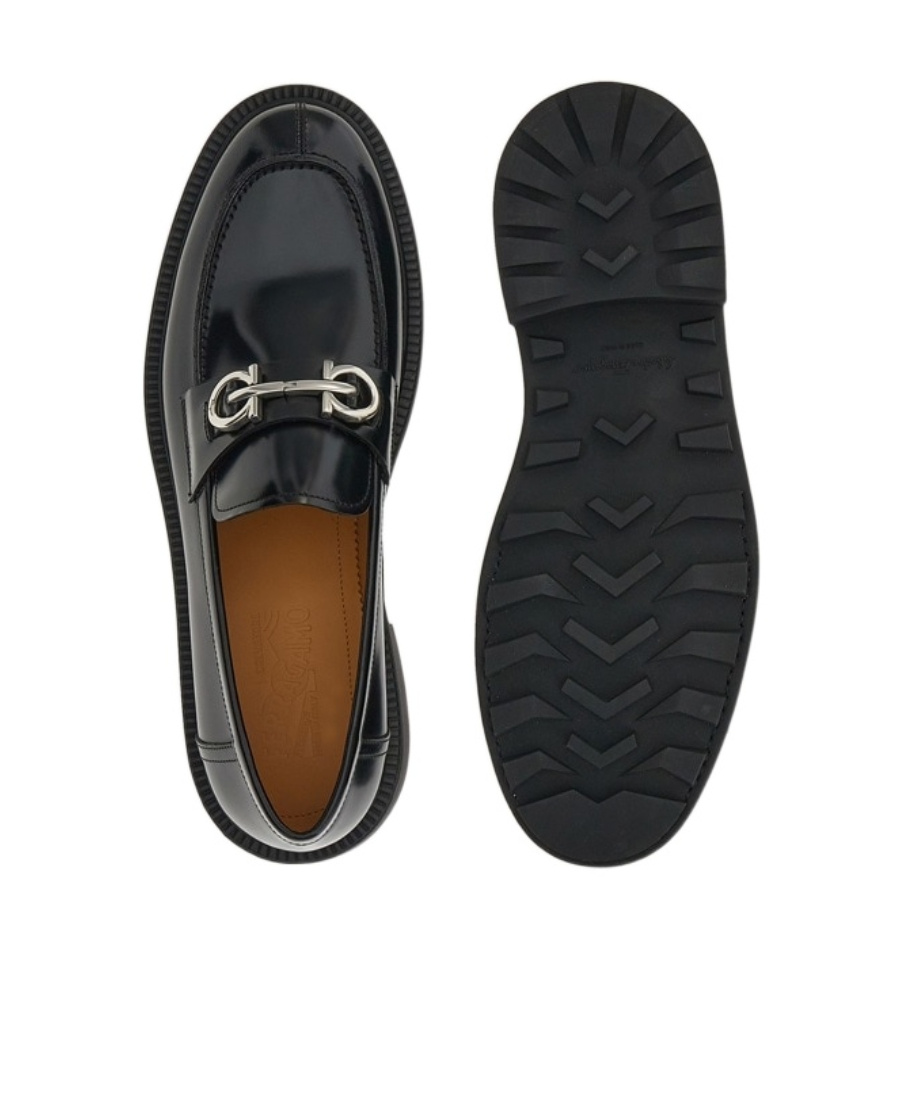 Ferragamo Gancini-plaque Patent Loafers In Black
