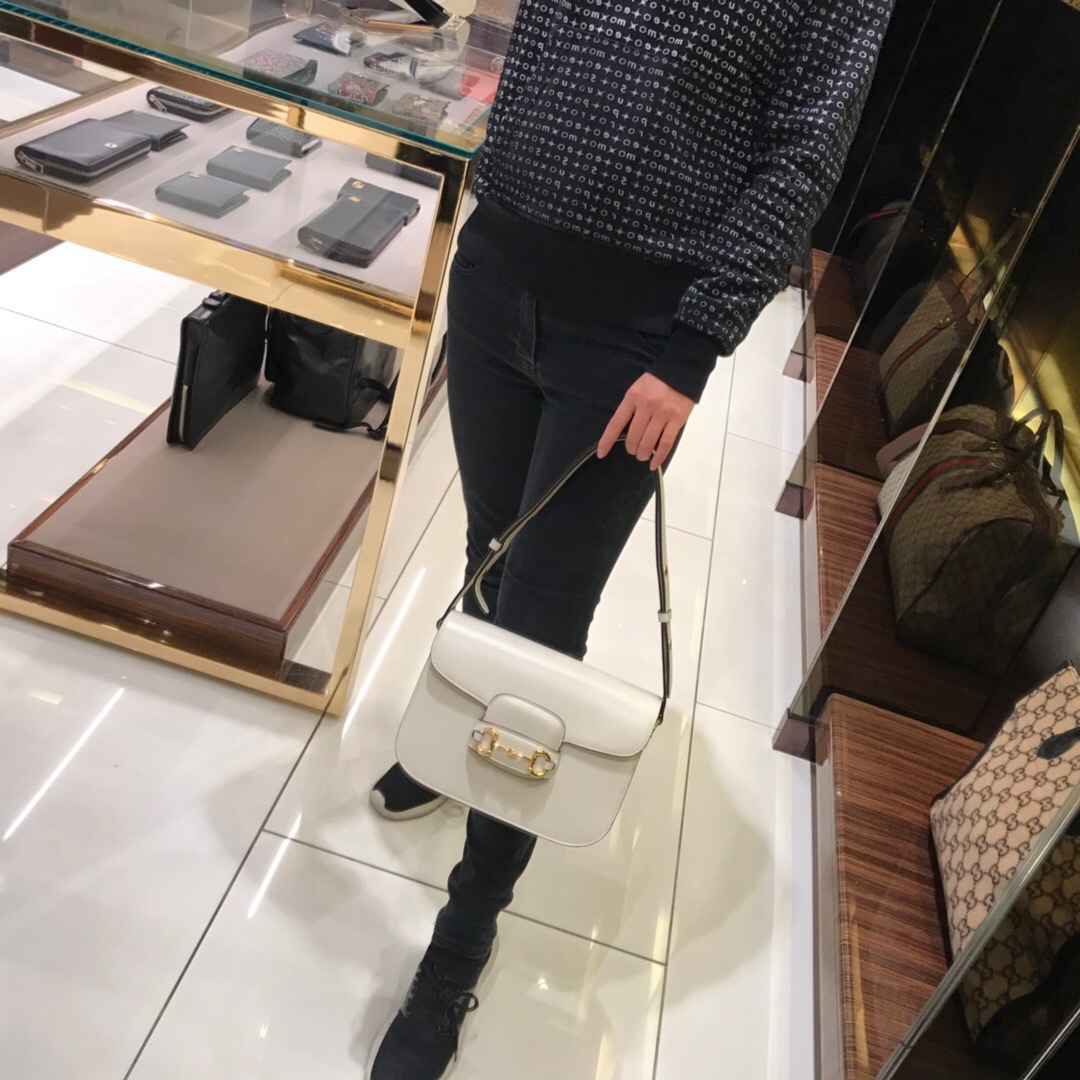 Gucci Horsebit 1955 Leather Shoulder Bag In White