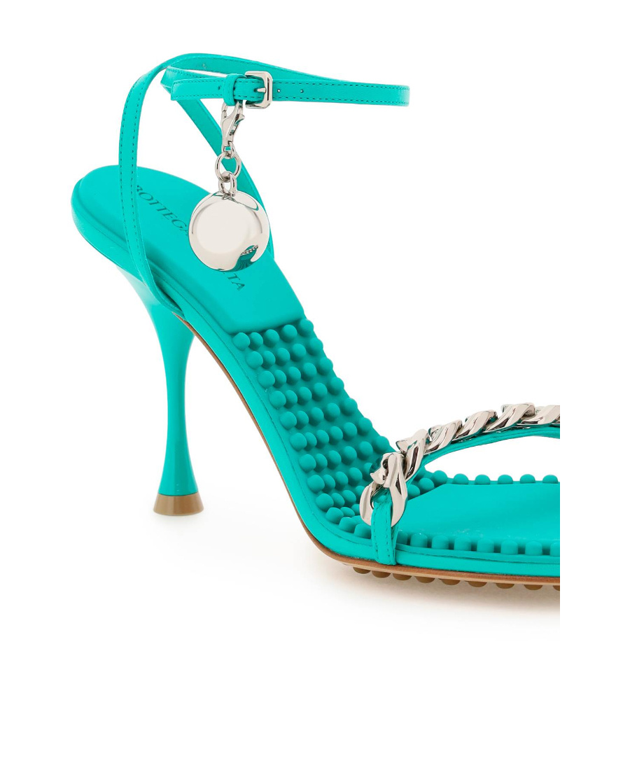 Bottega Veneta Leather Sandali With Chain Detail And Statement Charm In Green