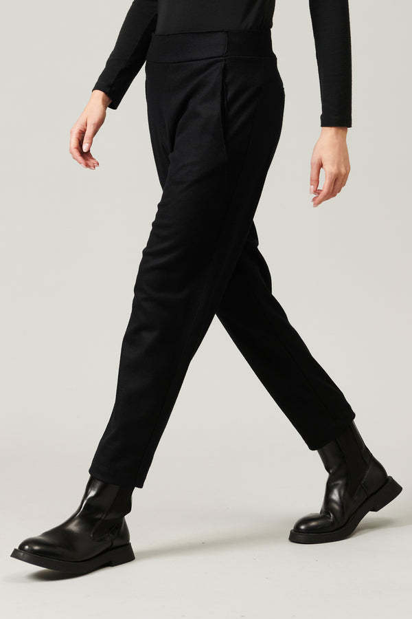 Transit Wool Knitted Trousers In Black