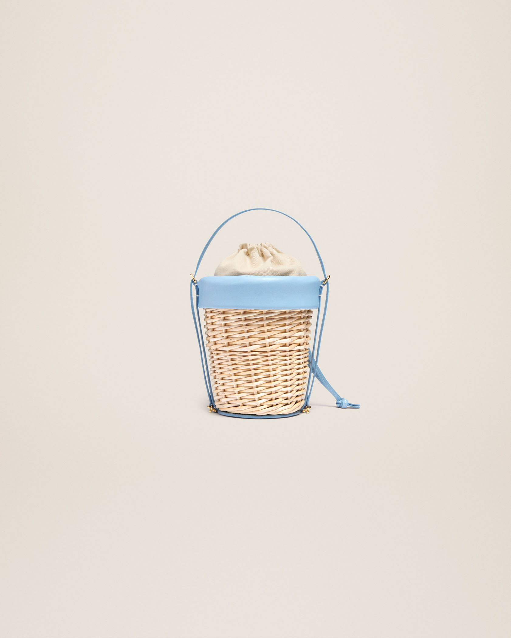 Jacquemus Logo-plaque Bucket Bag In Nude