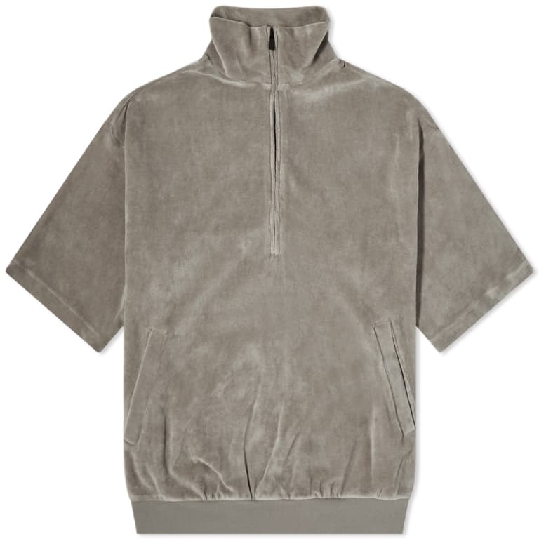 ESSENTIALS FEAR OF GOD ESSENTIALS SHORT-SLEEVED VELOUR SWEATSHIRT 