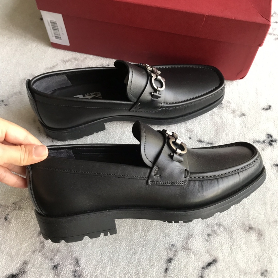 Ferragamo Double Gancio Horsebit Loafers In Black