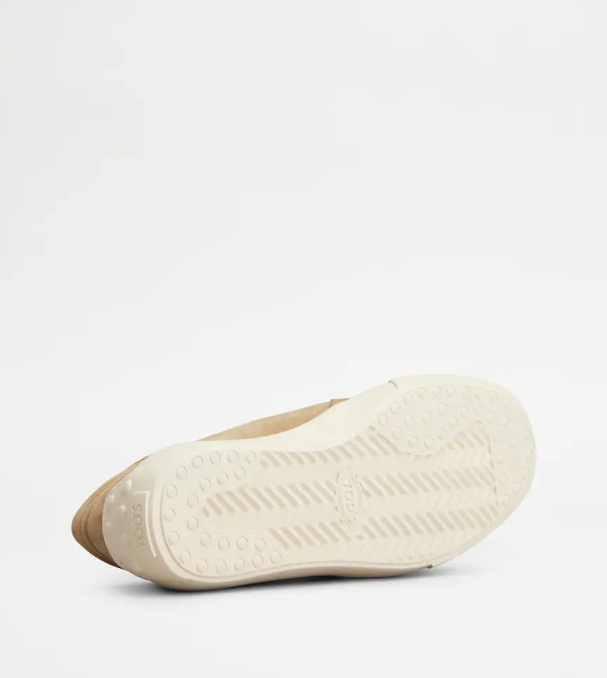 Tod's Slip-on Low-top Casual Shoes In Brown