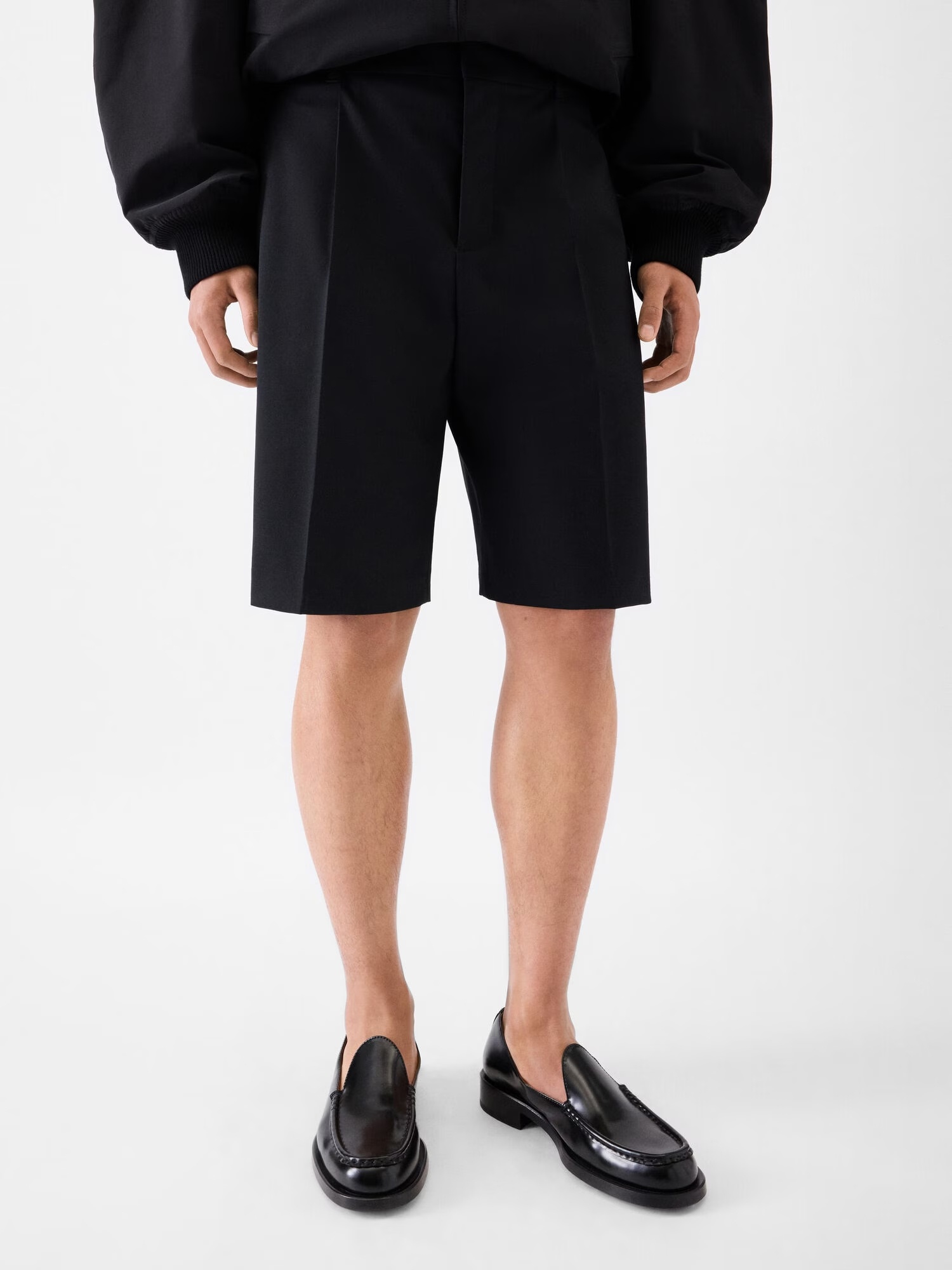 Jacquemus Belt Loop Shorts In Black