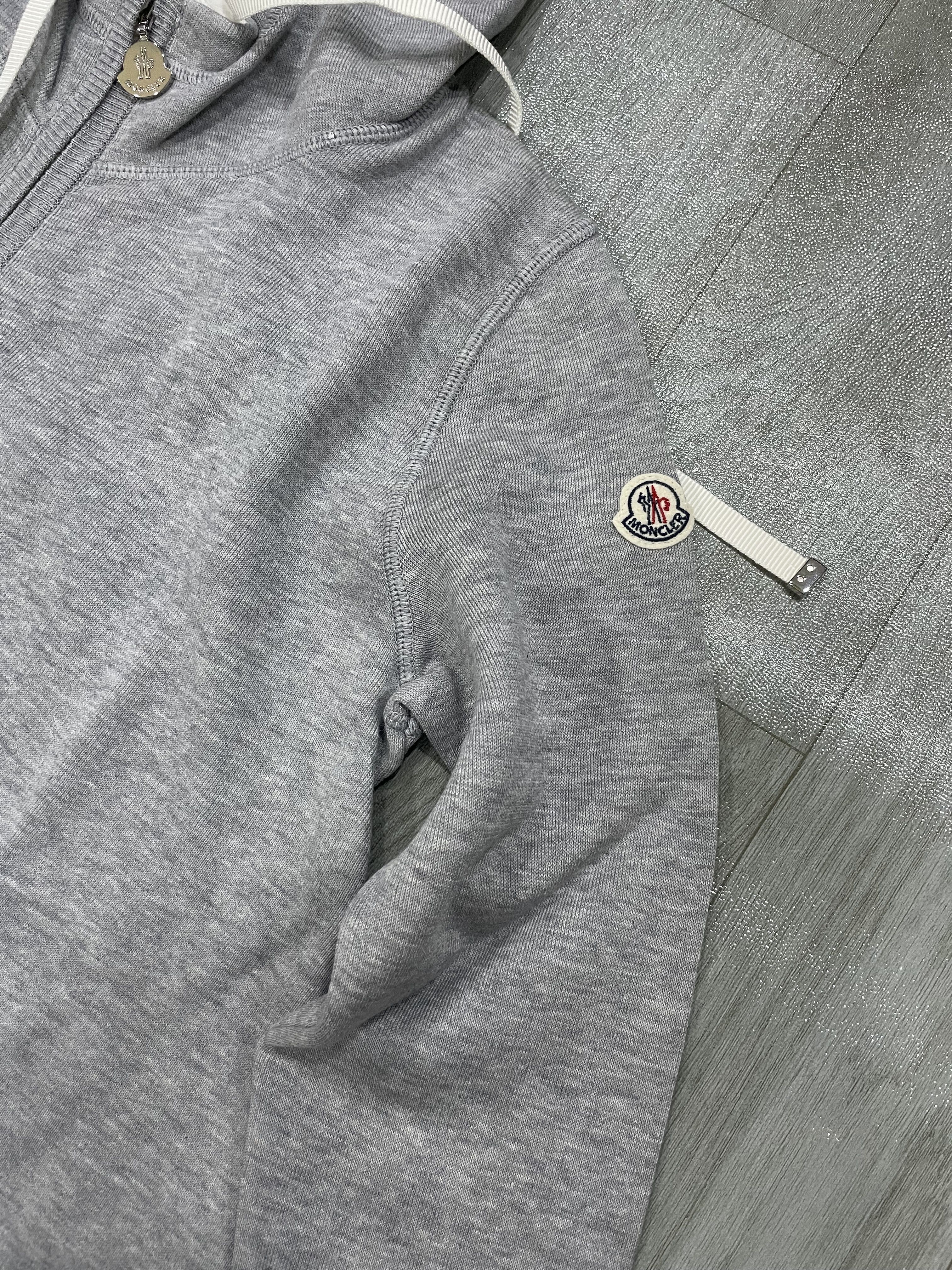 Moncler Logo Casual Jacket In Gray