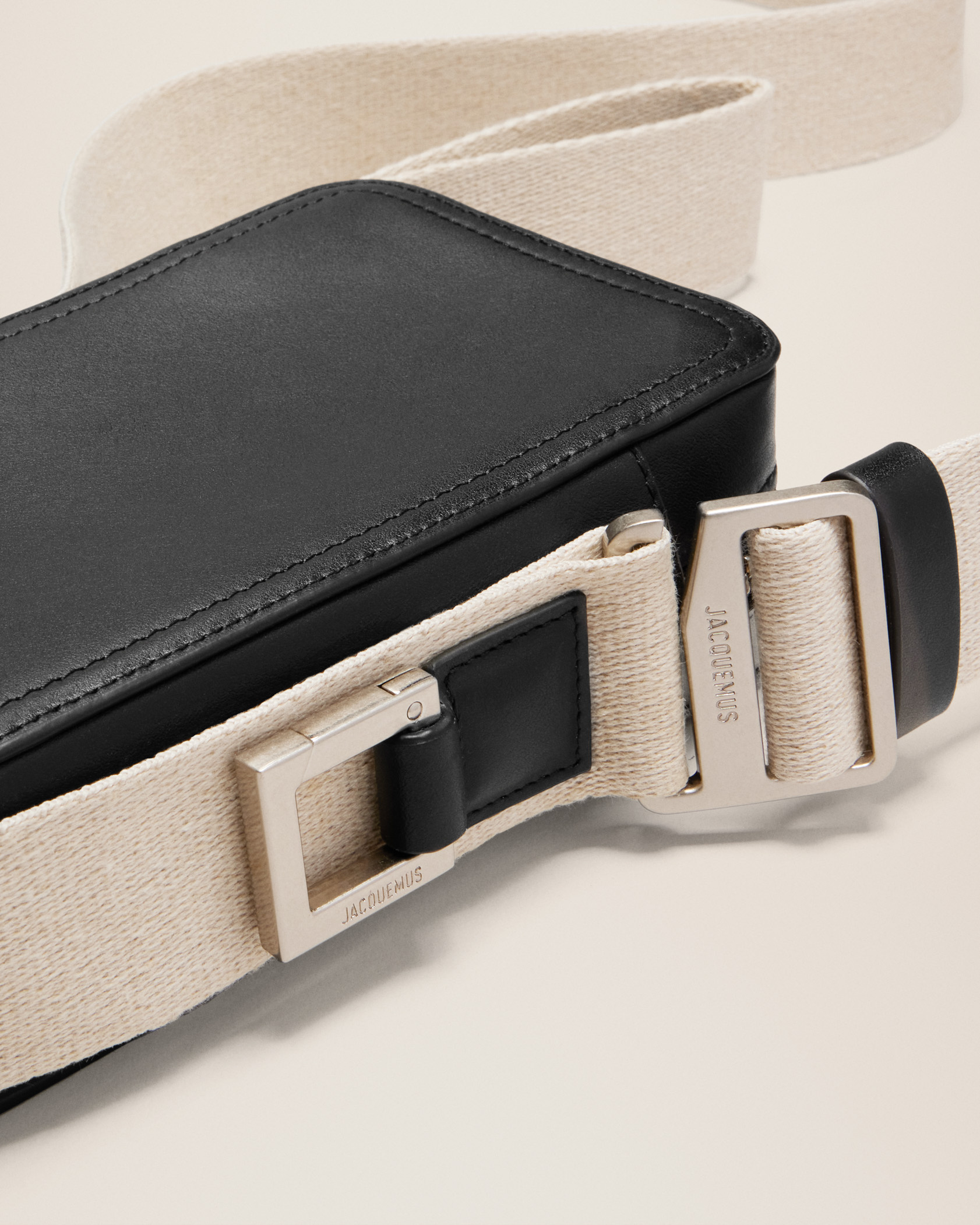 Jacquemus La Cuerda Vertical Shoulder Bag In Black