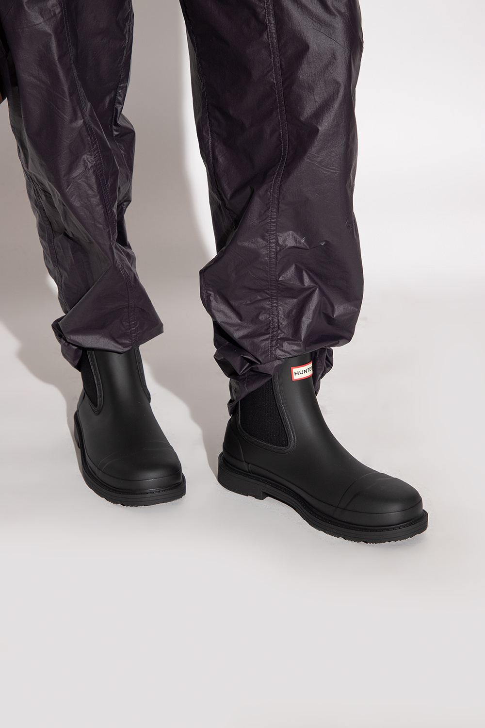 Hunter Commando Chelsea Ankle Boots In Black