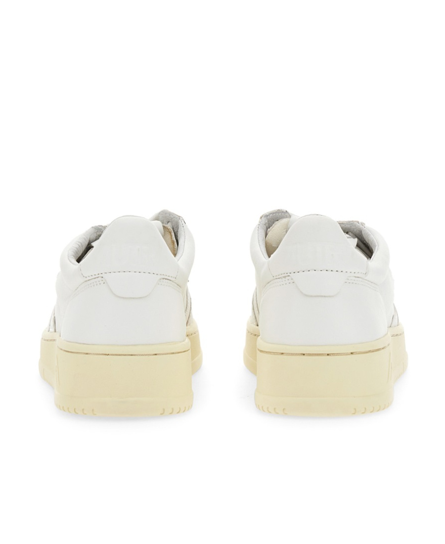 Autry Low Top Medalist Sneakers In White