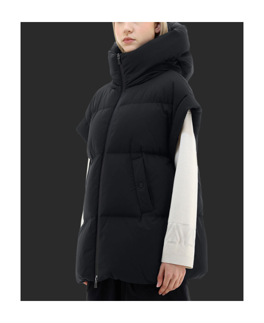 Herno Short-sleeved High-neck Down Jacket In Black